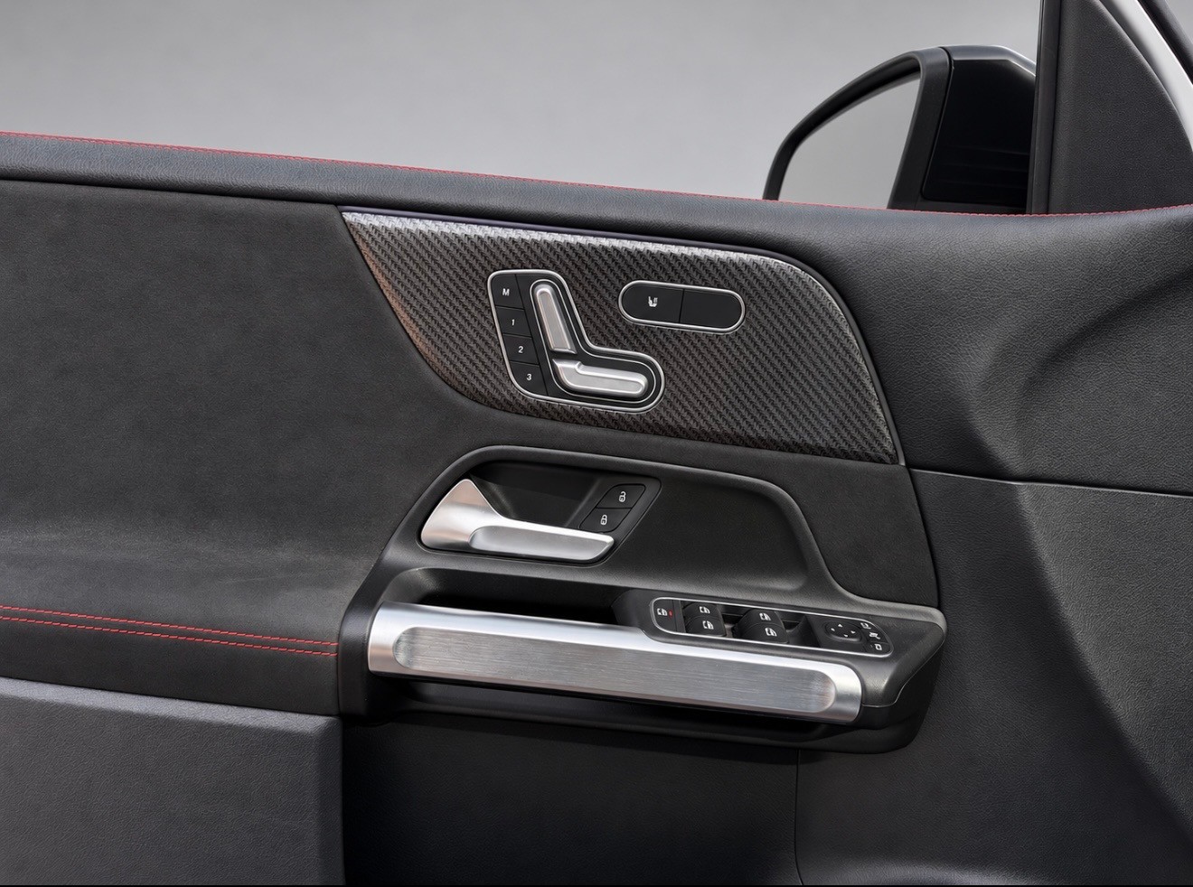 MERCEDES-BENZ GLB 250 4Matic AMG Line 8G-Tronic-image-12