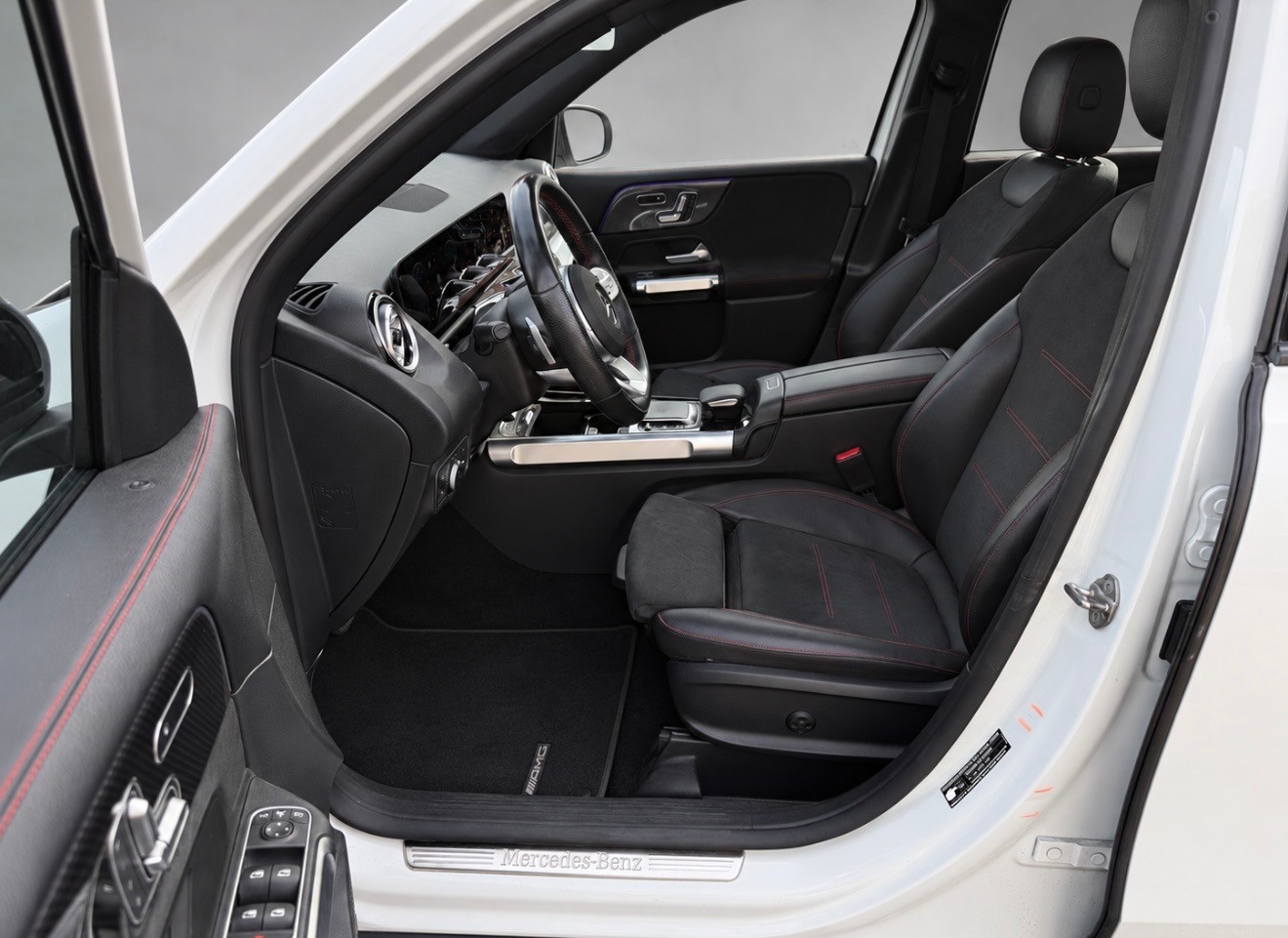 MERCEDES-BENZ GLB 250 4Matic AMG Line 8G-Tronic-image-13