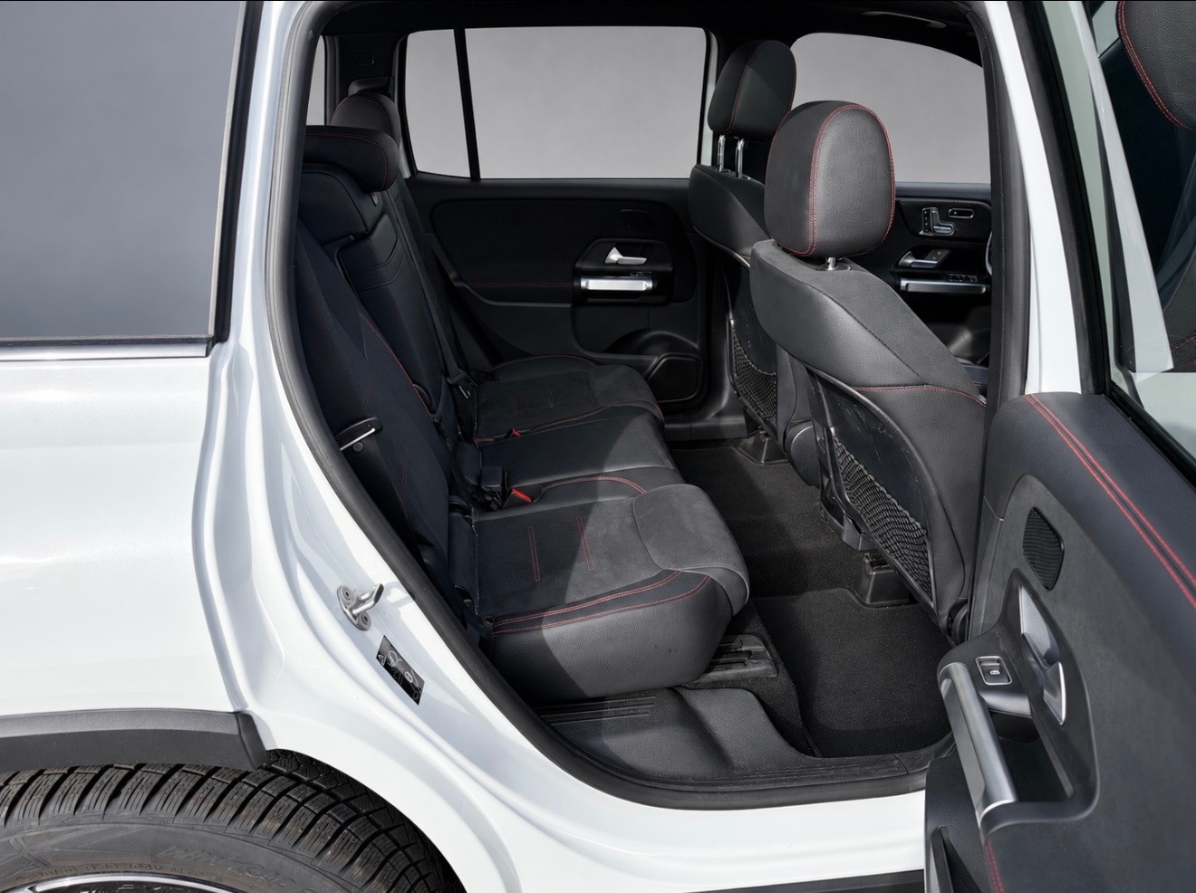 MERCEDES-BENZ GLB 250 4Matic AMG Line 8G-Tronic-image-15