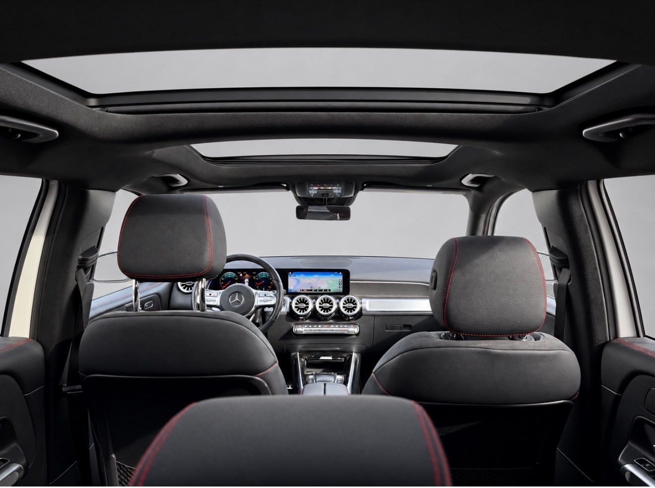 MERCEDES-BENZ GLB 250 4Matic AMG Line 8G-Tronic-image-5