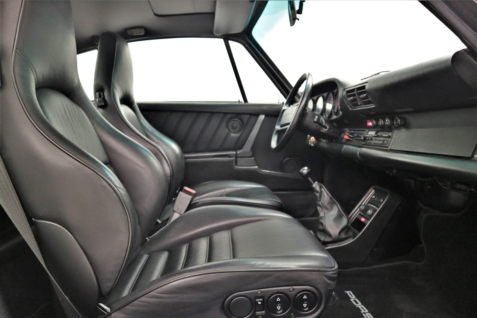 PORSCHE 911 Turbo-image-5