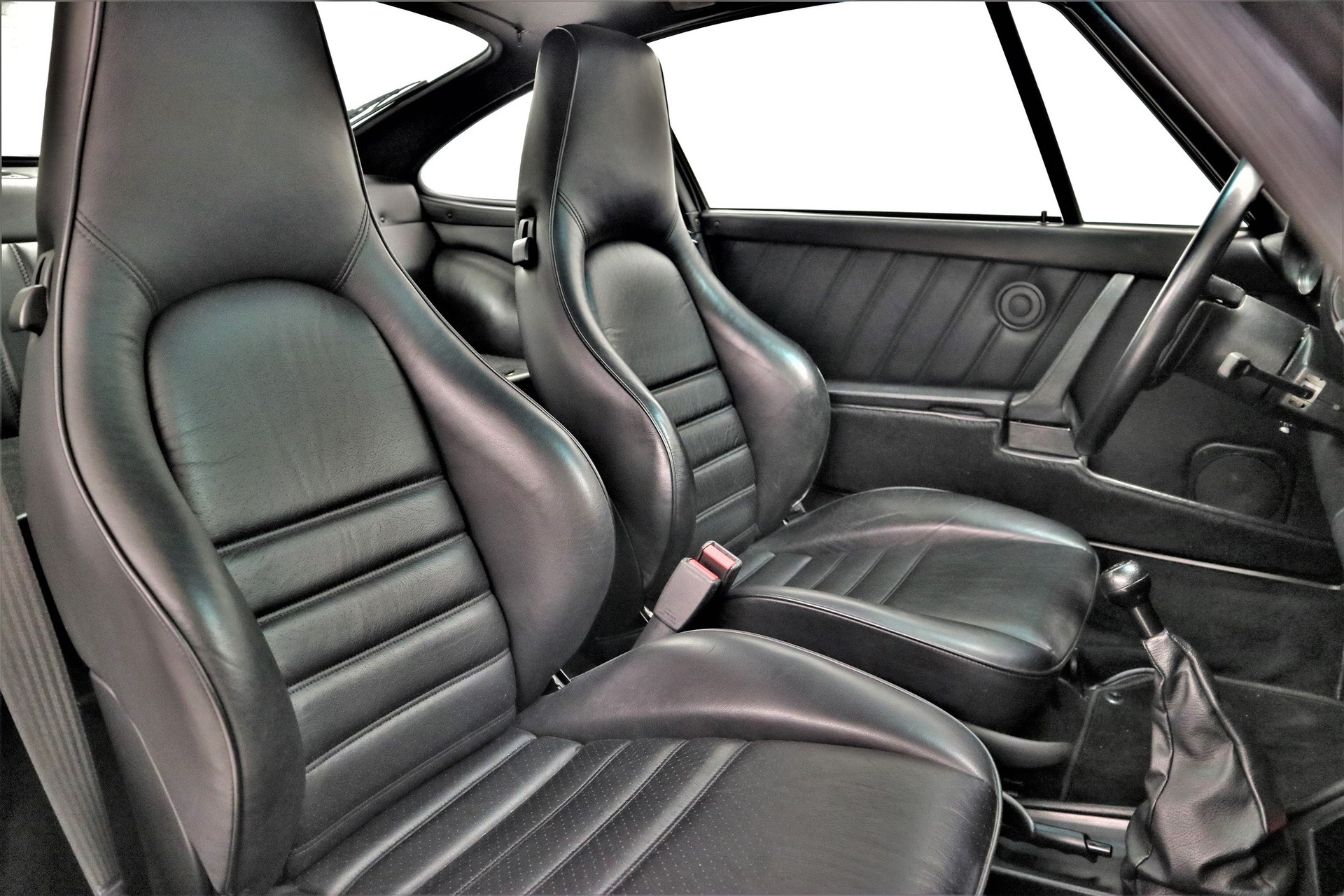 PORSCHE 911 Turbo-image-7