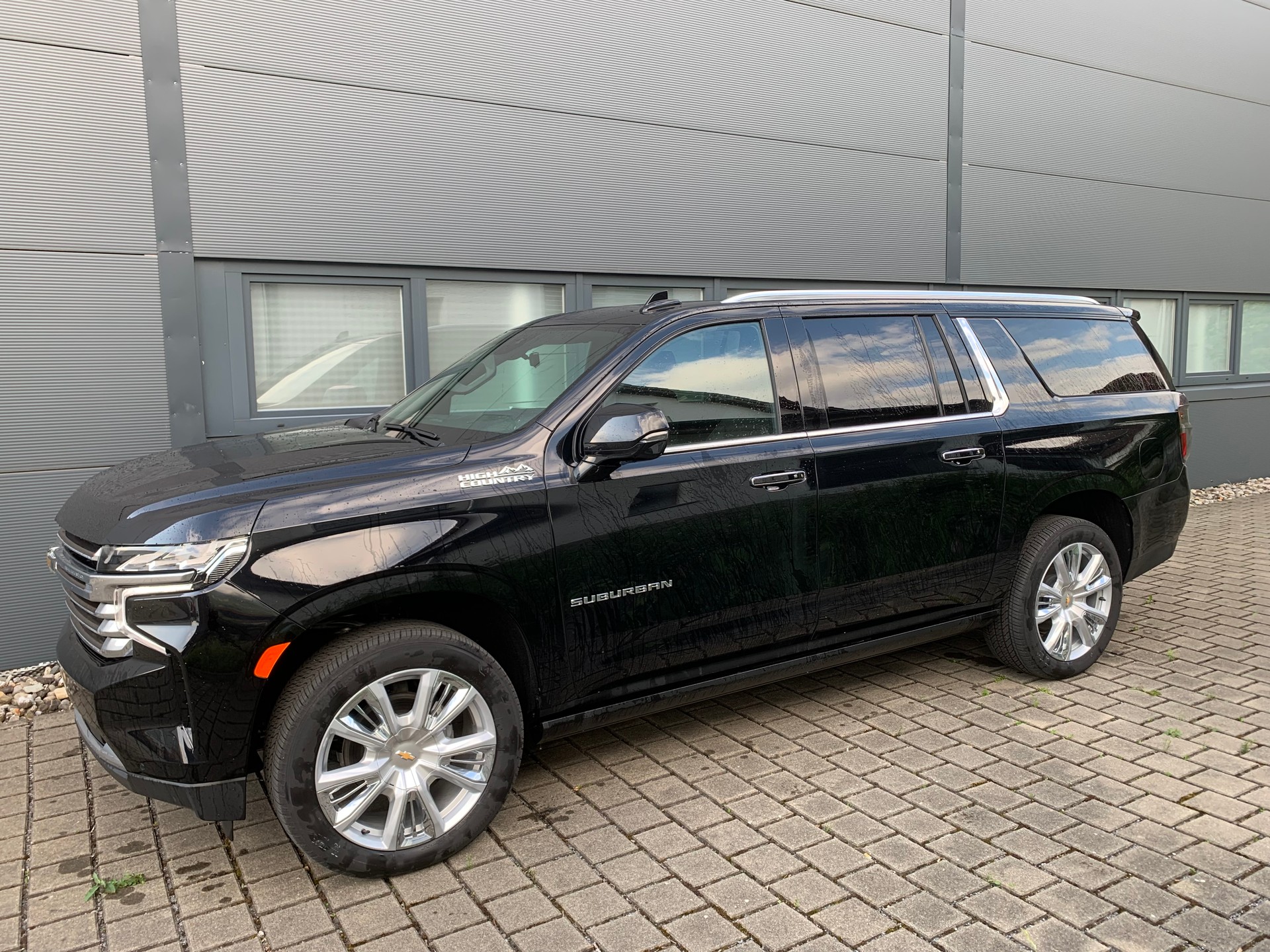 CHEVROLET Suburban High Country 6,2 V8 420 PS 4WD 7 Pl.-image-1