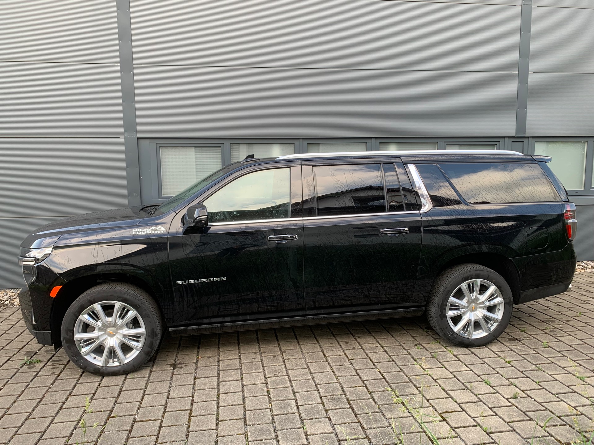 CHEVROLET Suburban High Country 6,2 V8 420 PS 4WD 7 Pl.-image-2