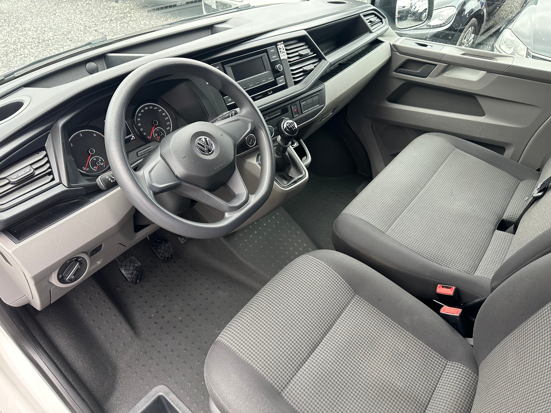 VW T6.1 2.0 TDI Entry-image-9
