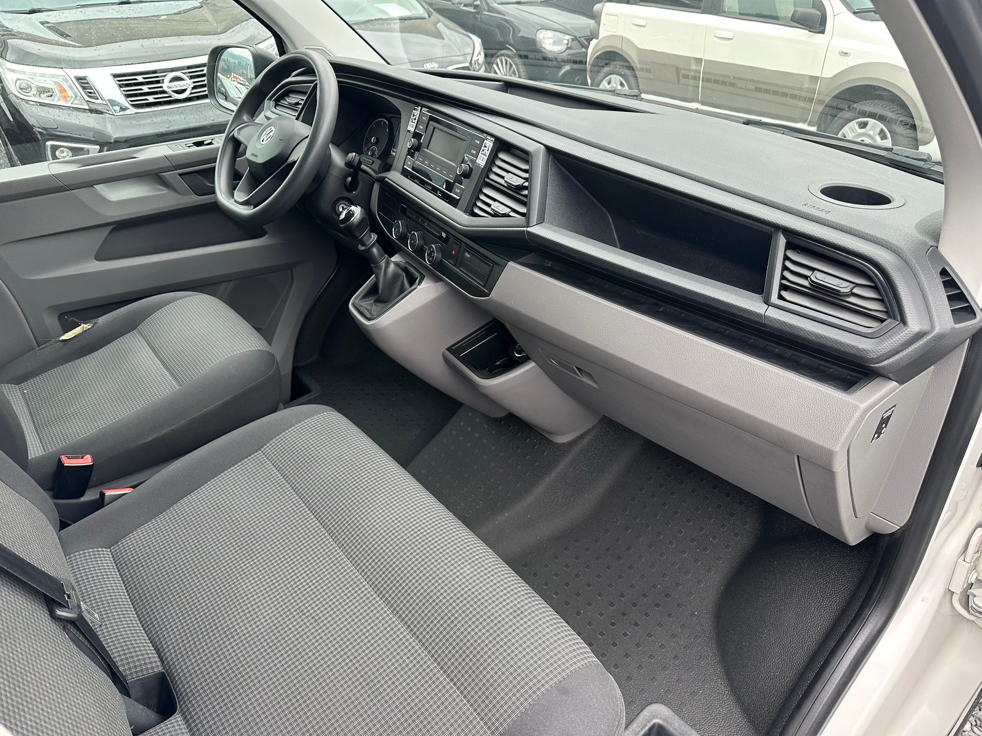 VW T6.1 2.0 TDI Entry-image-10