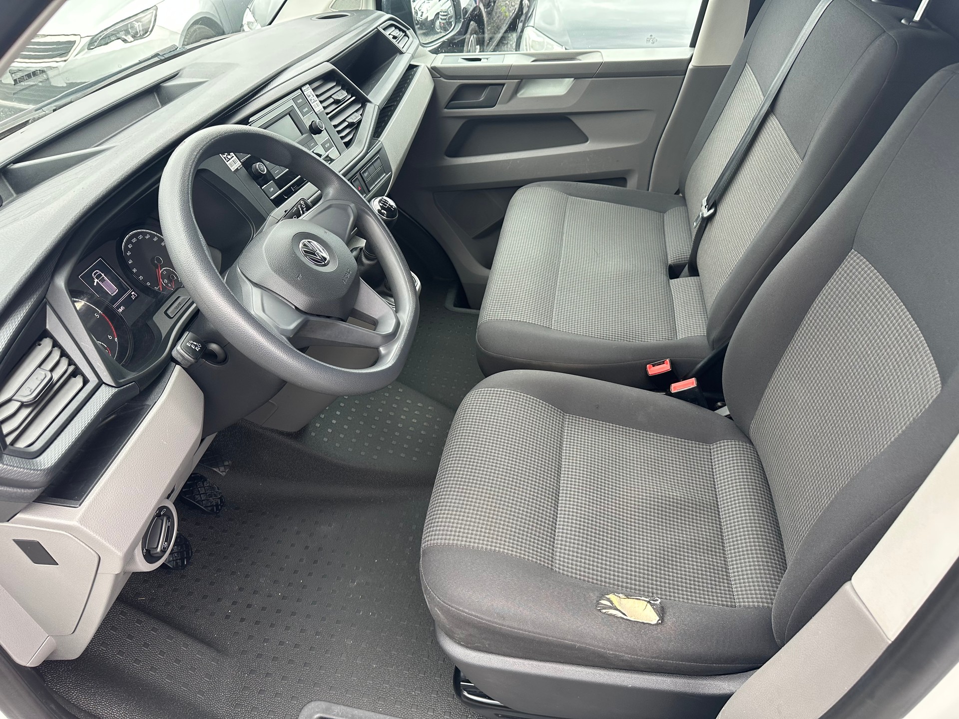 VW T6.1 2.0 TDI Entry-image-8