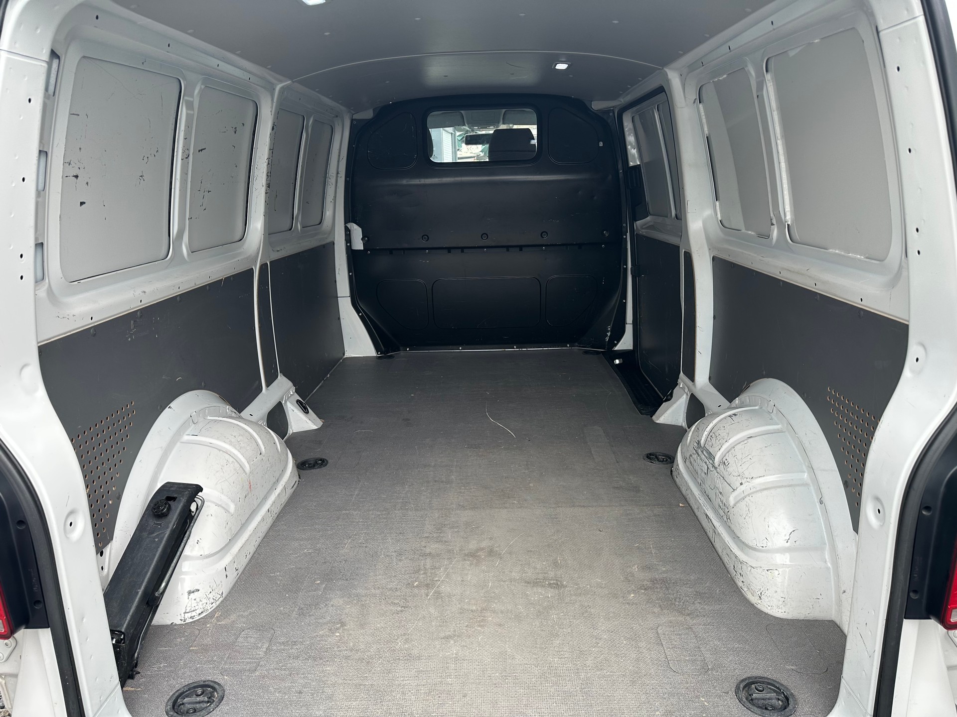 VW T6.1 2.0 TDI Entry-image-6