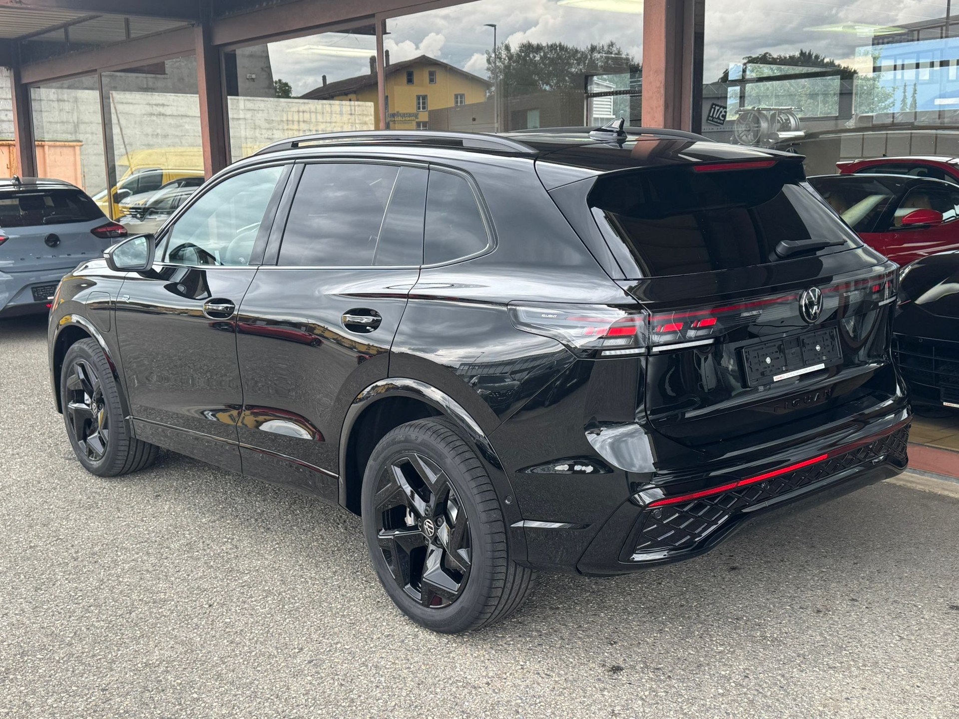 VW Tiguan 1.5 TSI evo2 eHybrid R-Line DSG-image-3