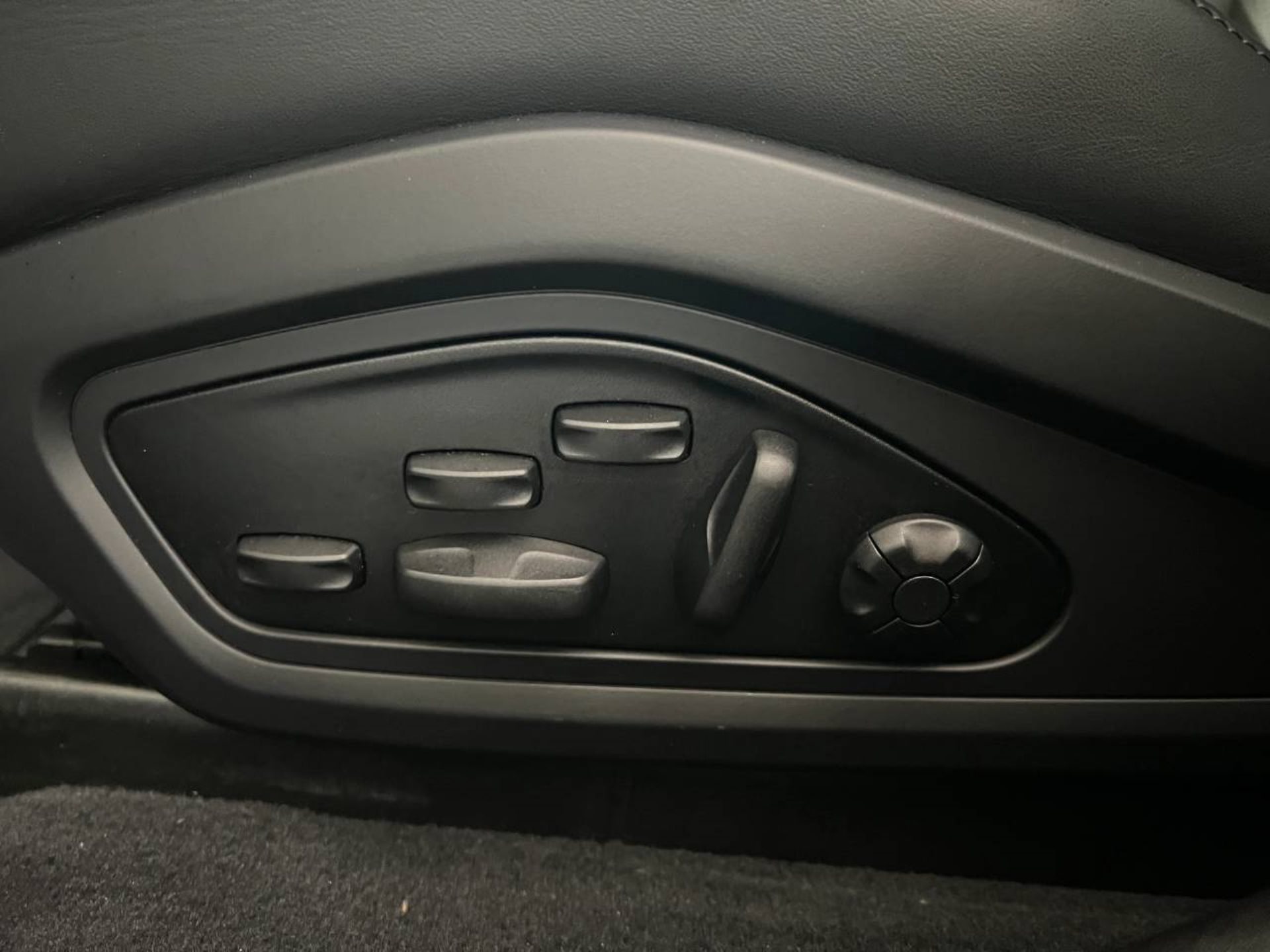 PORSCHE Taycan Turbo-image-22