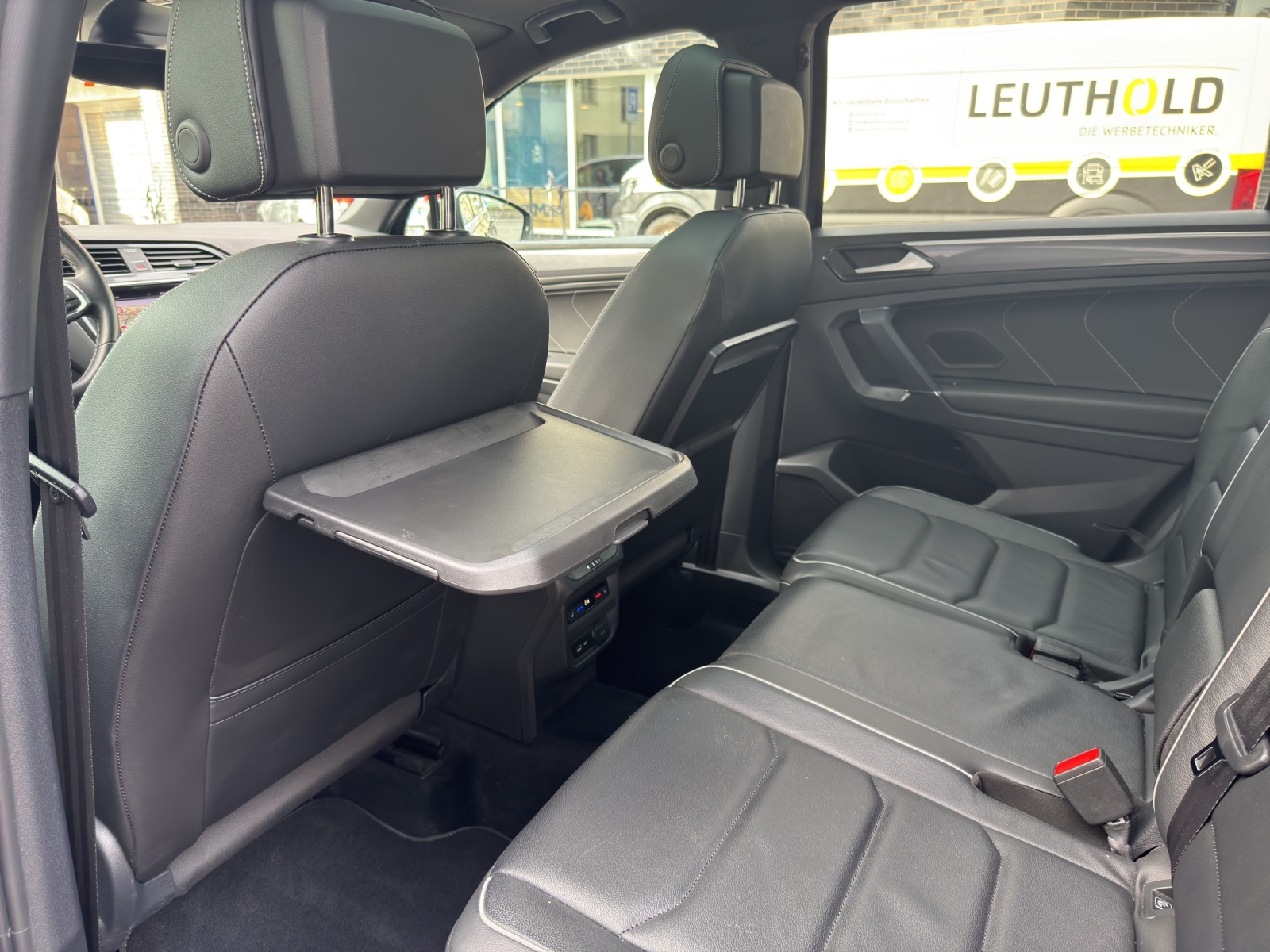 VW Tiguan Allspace 2.0 TDI SCR Highline 4Motion DSG-image-24