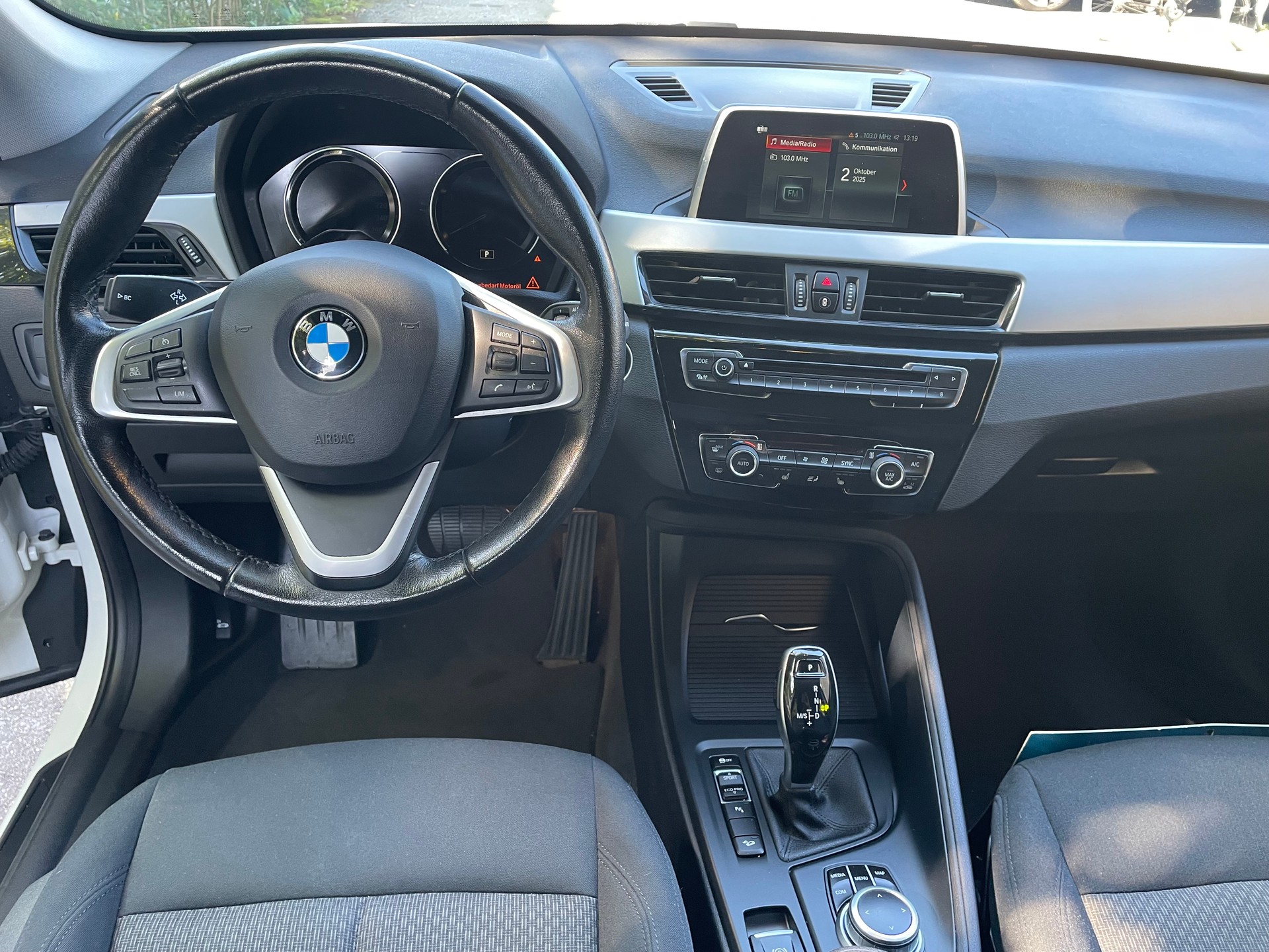BMW X1 xDrive 18d Essential Edition Steptronic-image-9