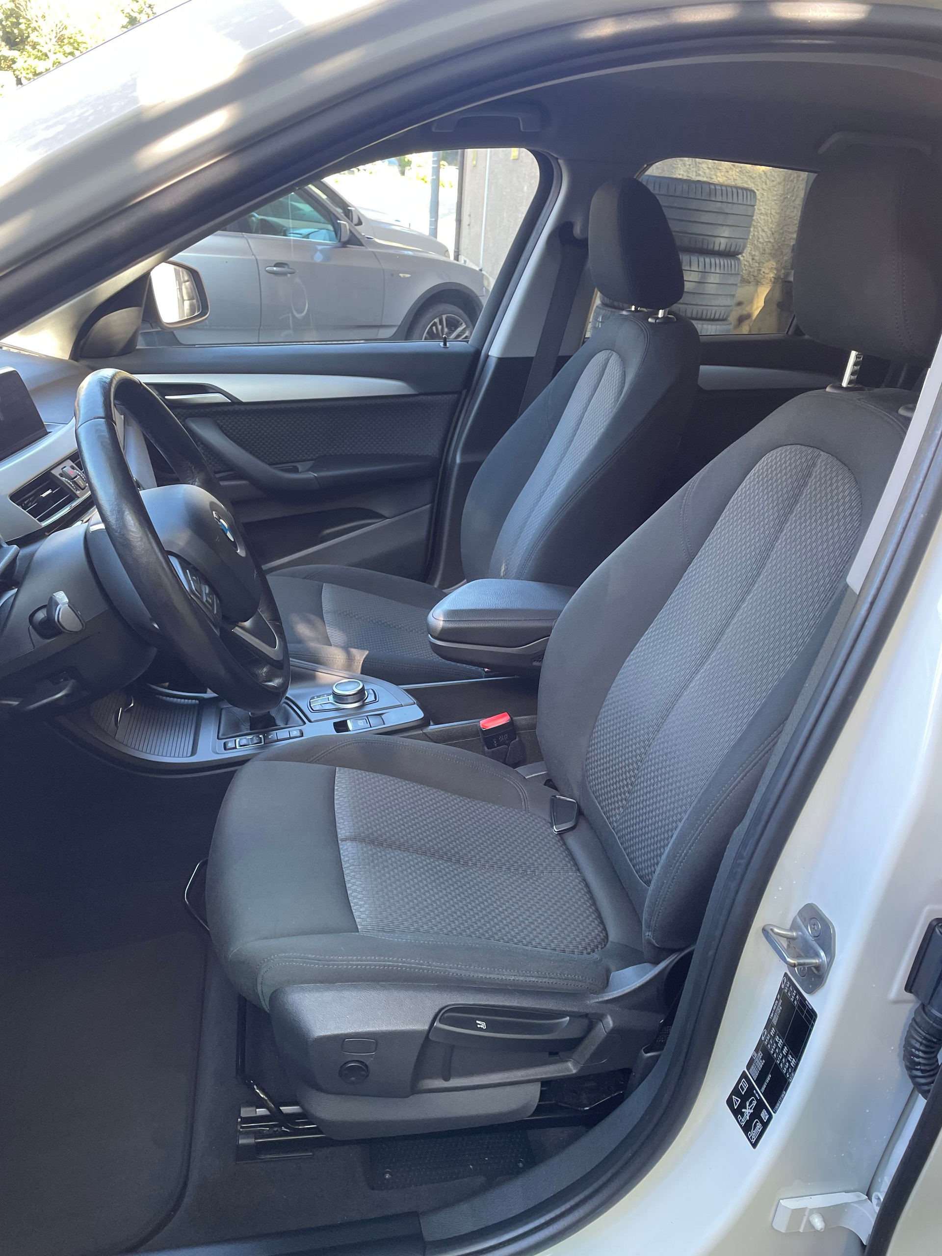 BMW X1 xDrive 18d Essential Edition Steptronic-image-7