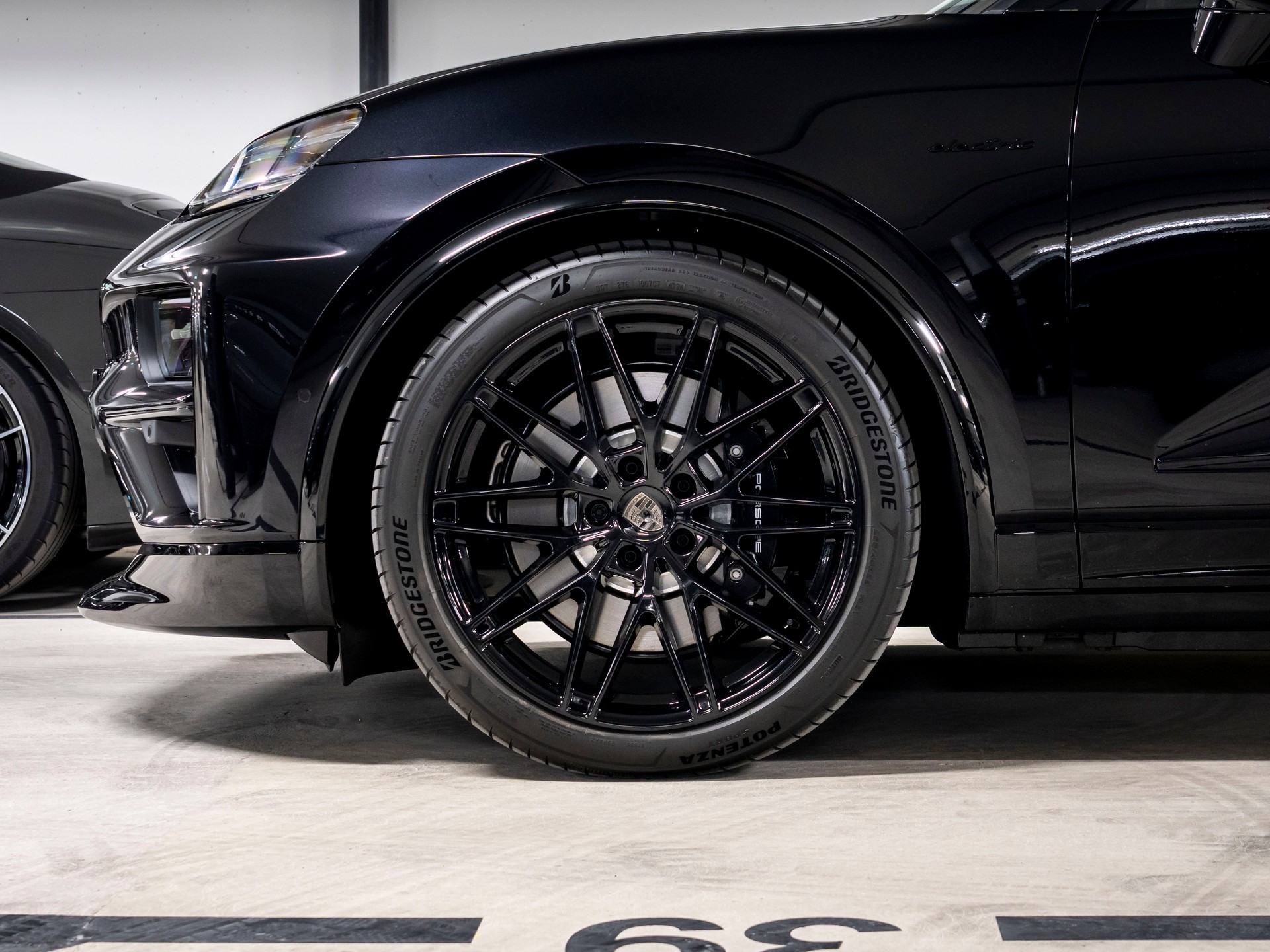 PORSCHE Macan Turbo 100kWh-image-7