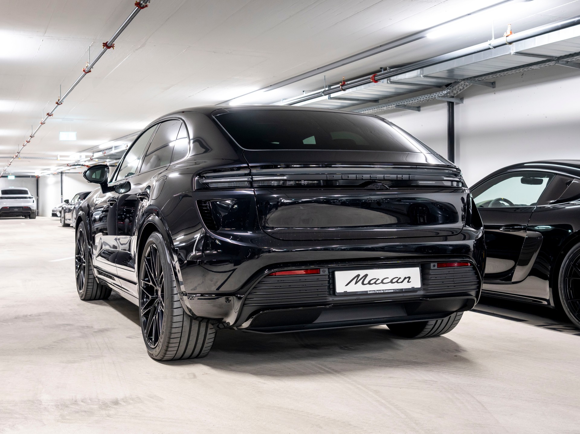 PORSCHE Macan Turbo 100kWh-image-2