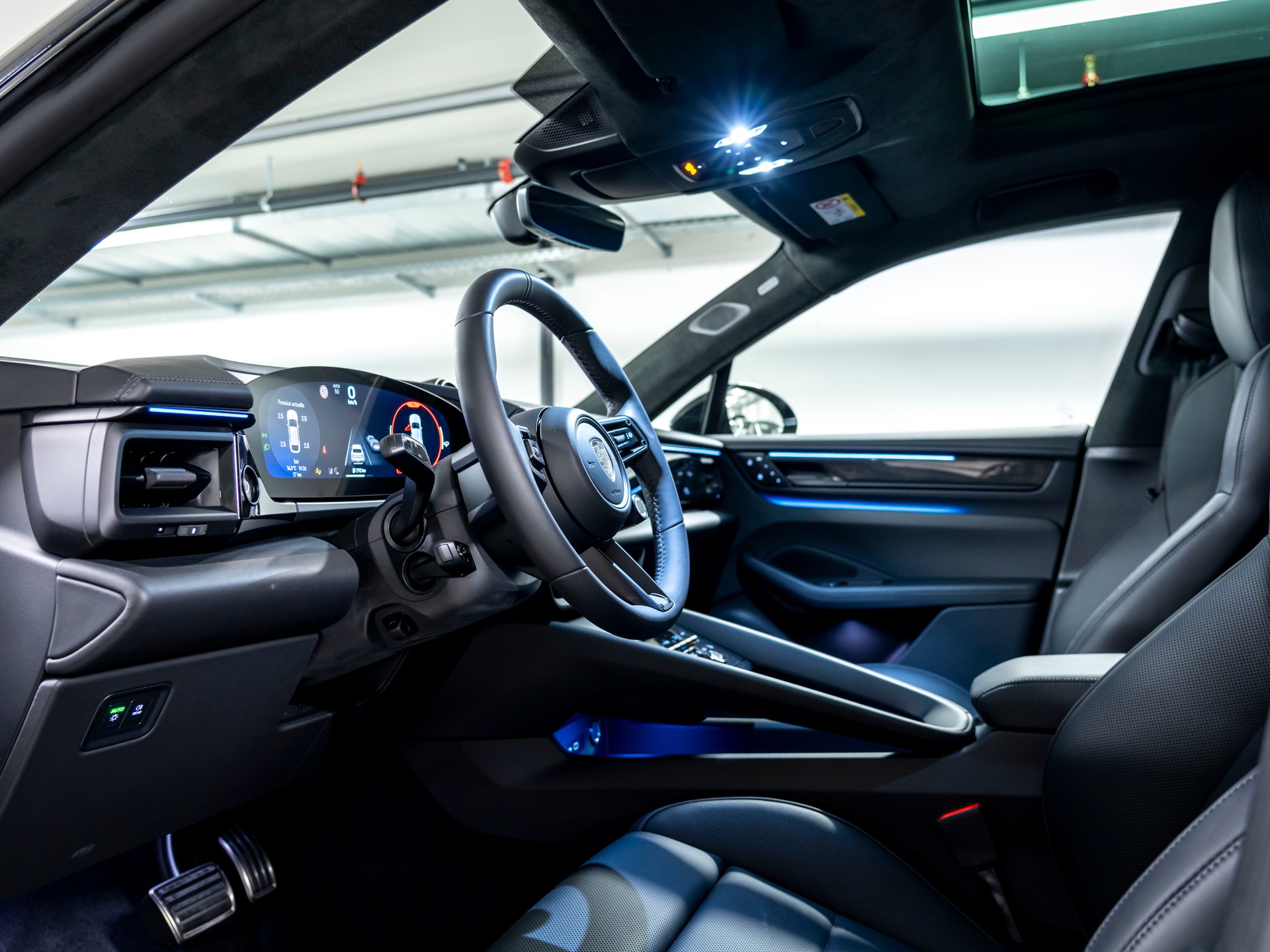 PORSCHE Macan Turbo 100kWh-image-9