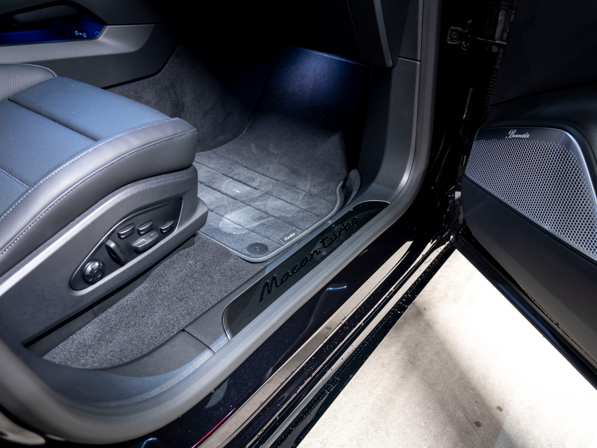 PORSCHE Macan Turbo 100kWh-image-19