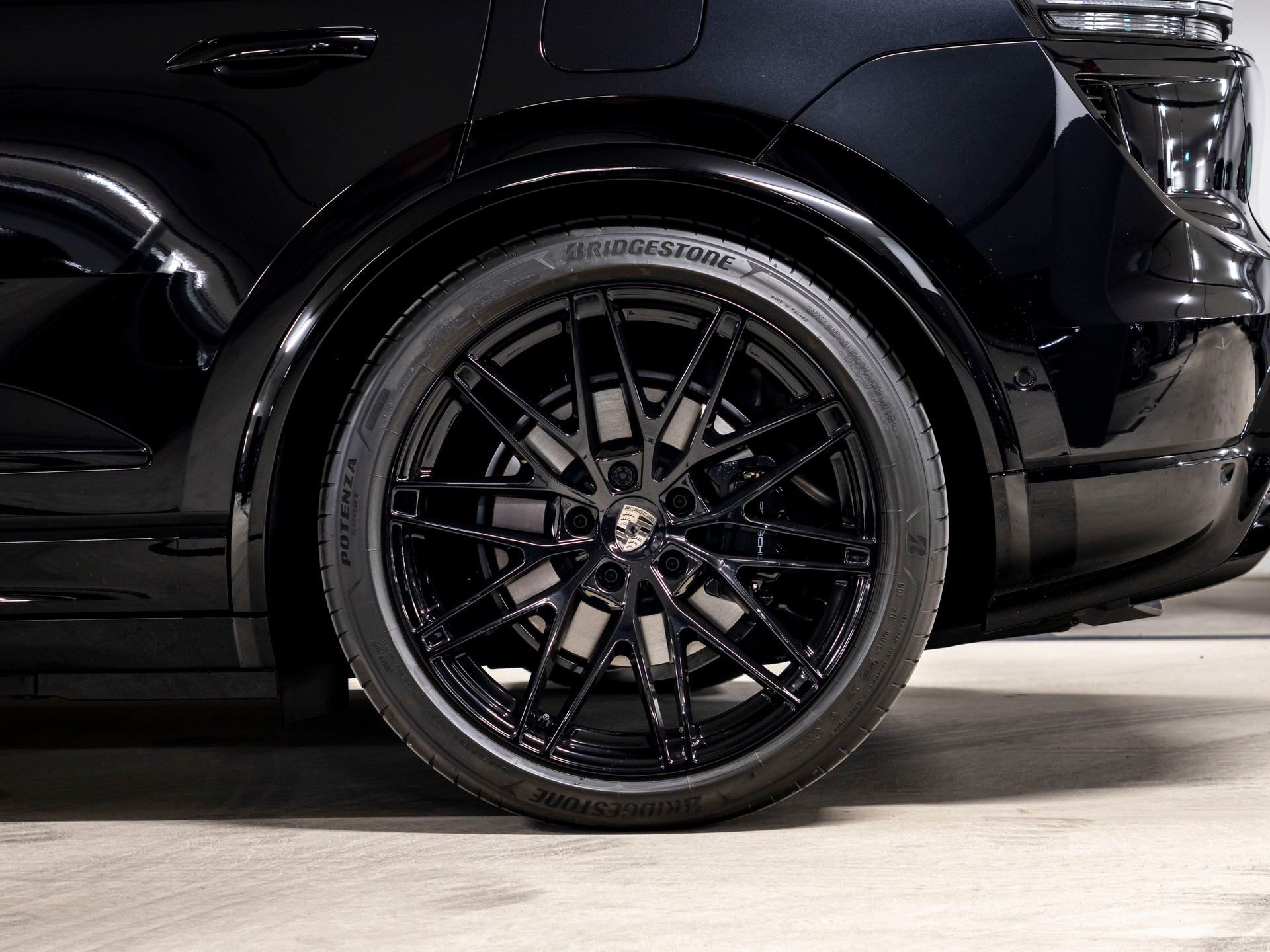PORSCHE Macan Turbo 100kWh-image-8