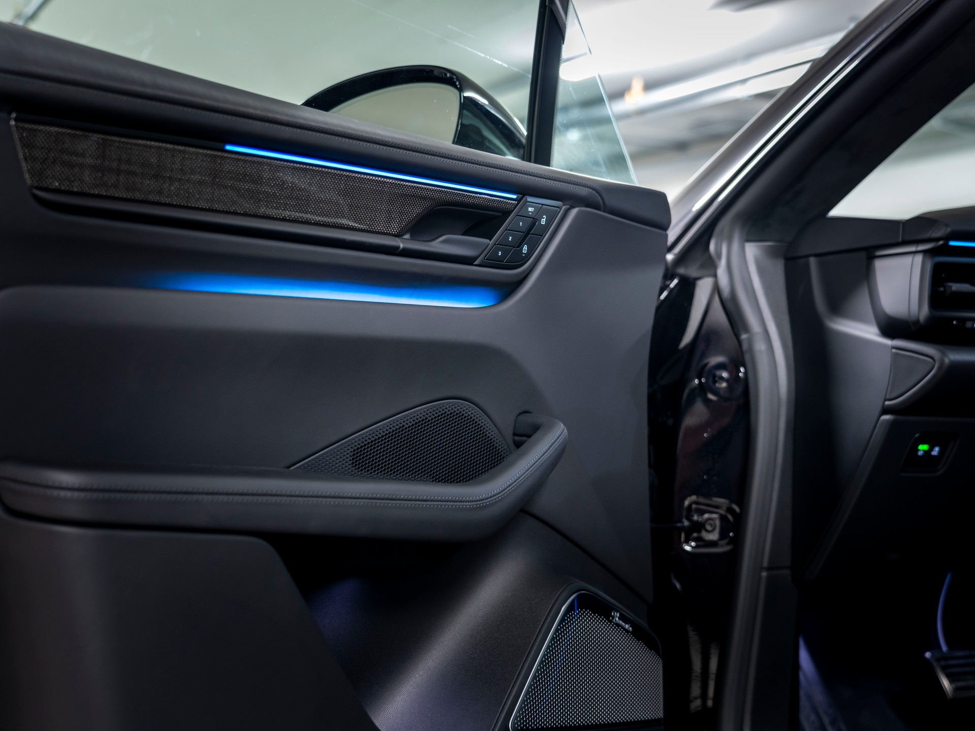 PORSCHE Macan Turbo 100kWh-image-14