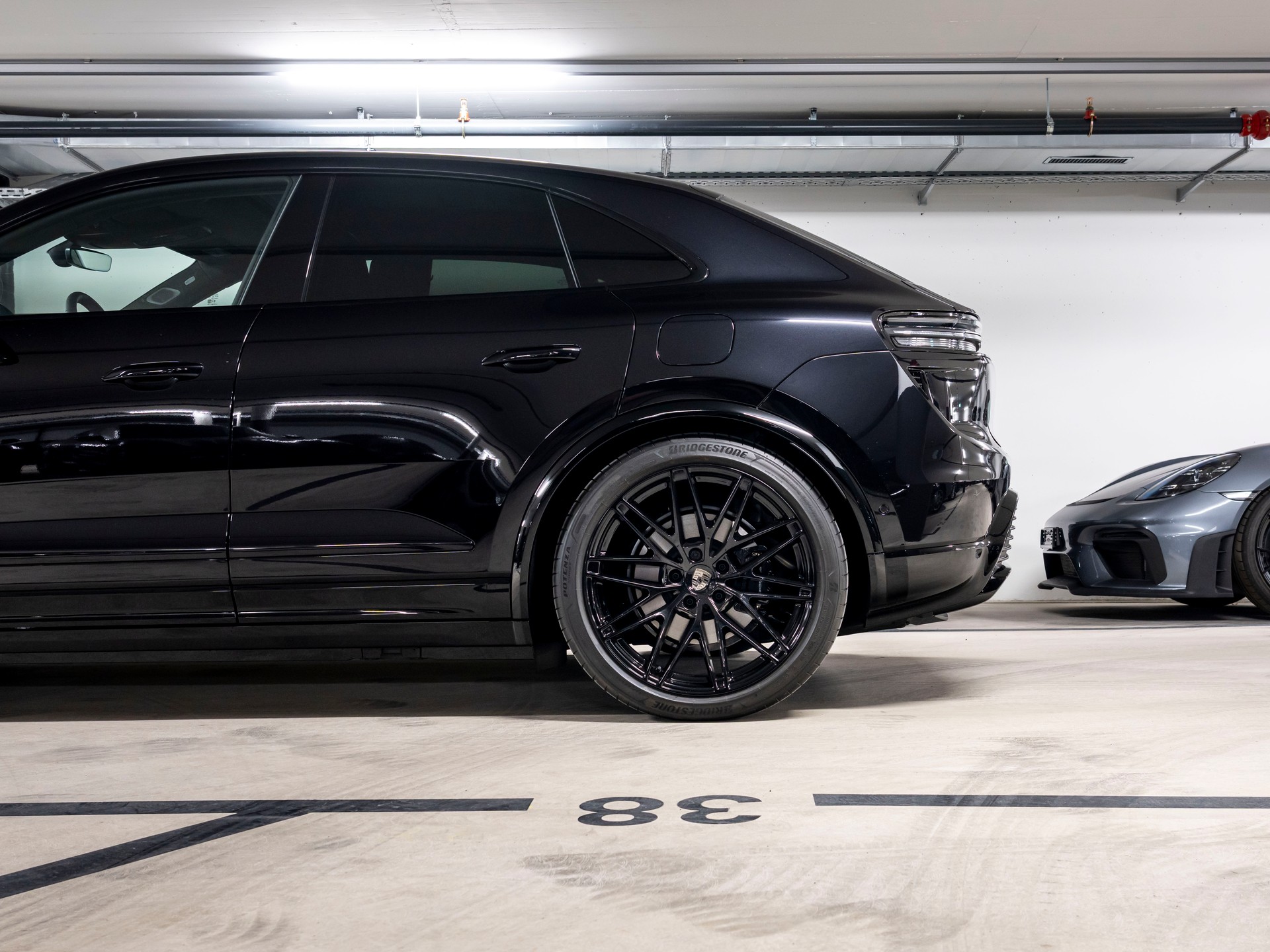 PORSCHE Macan Turbo 100kWh-image-6