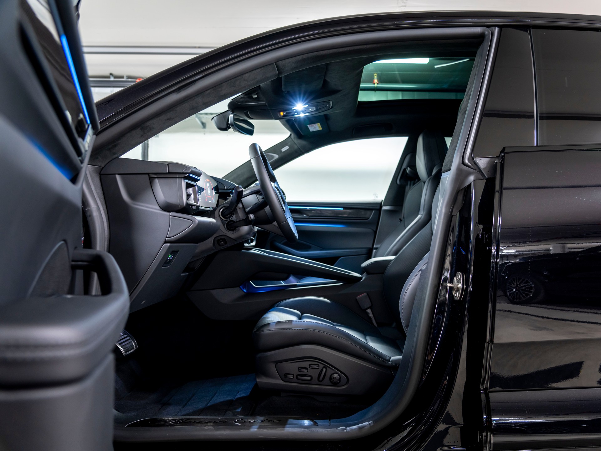 PORSCHE Macan Turbo 100kWh-image-13