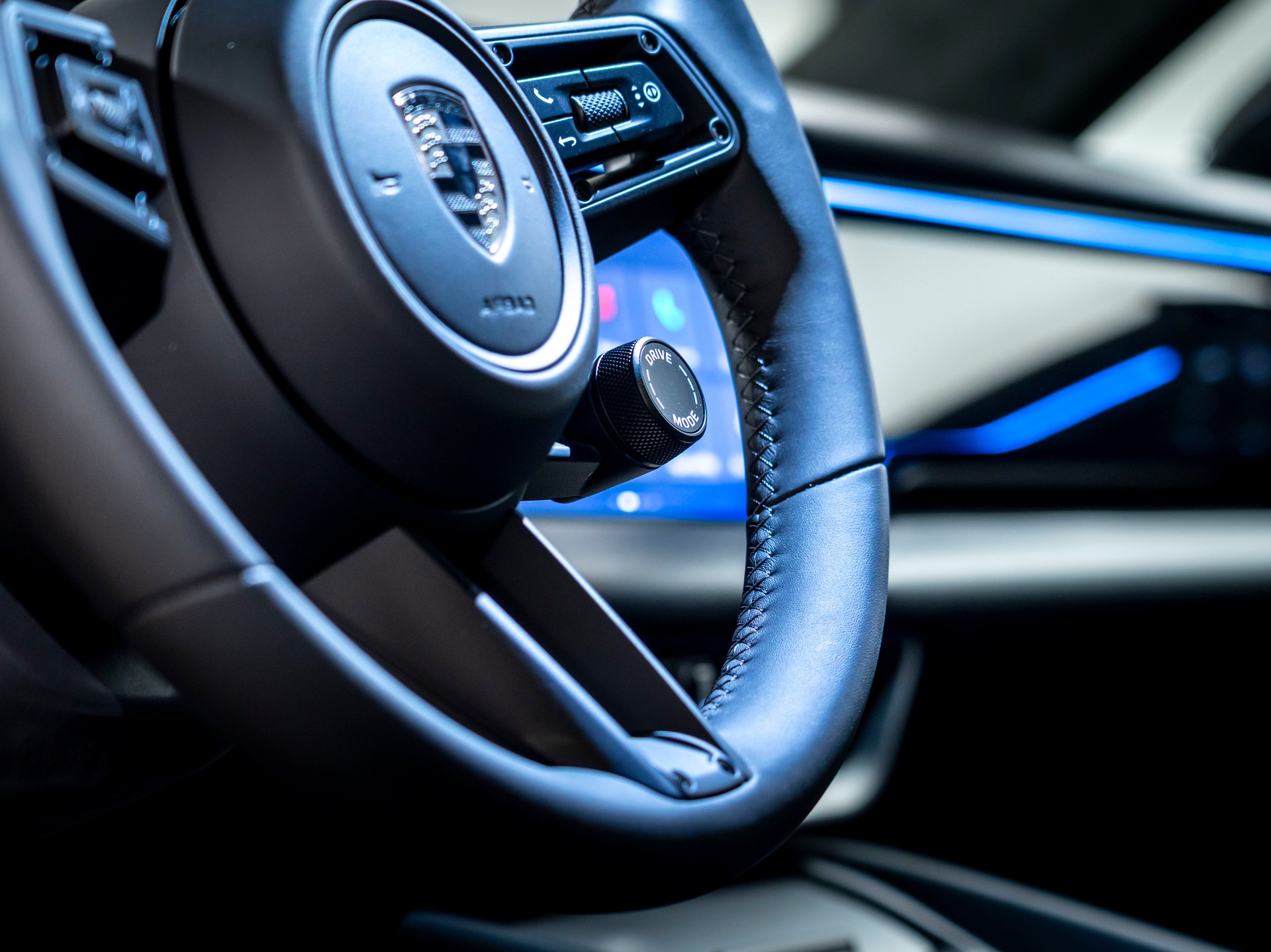 PORSCHE Macan Turbo 100kWh-image-11