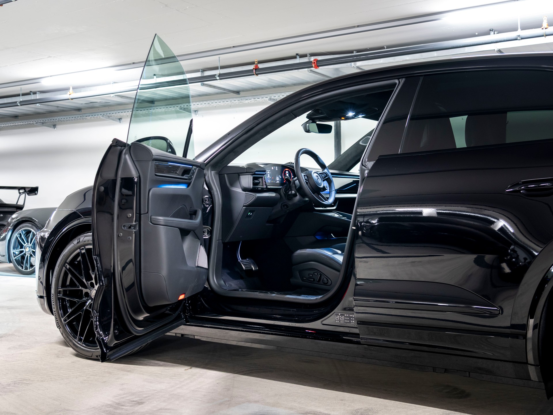 PORSCHE Macan Turbo 100kWh-image-12