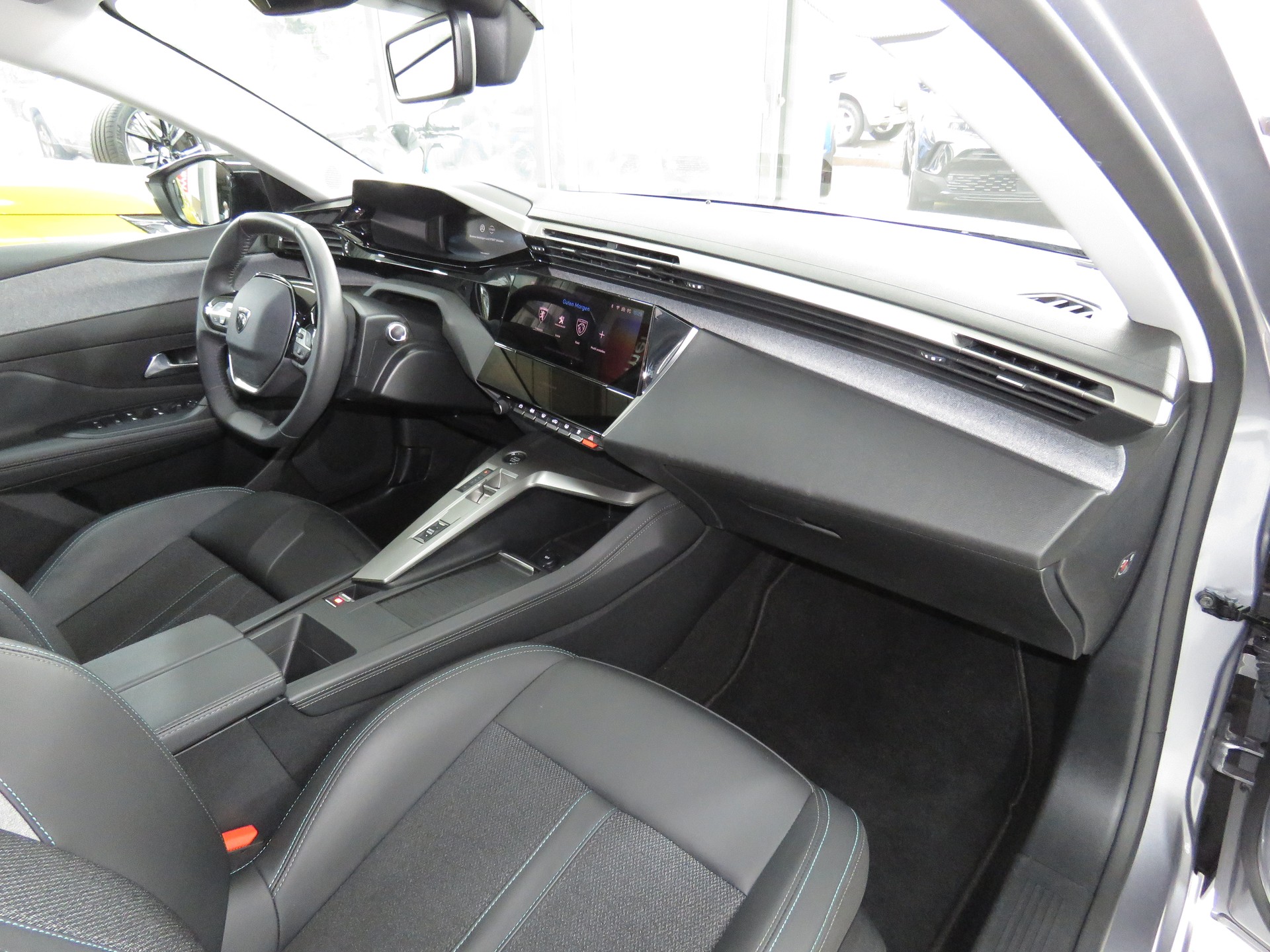 PEUGEOT 308 1.2 Pure Tech Allure Pack EAT8 (Automat)-image-10