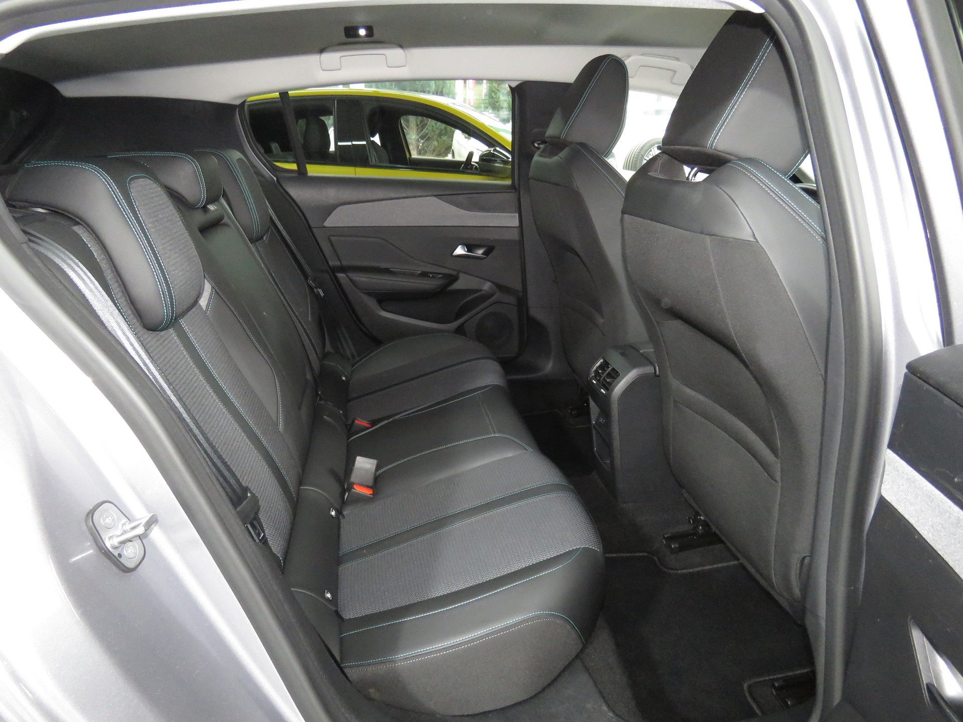 PEUGEOT 308 1.2 Pure Tech Allure Pack EAT8 (Automat)-image-12