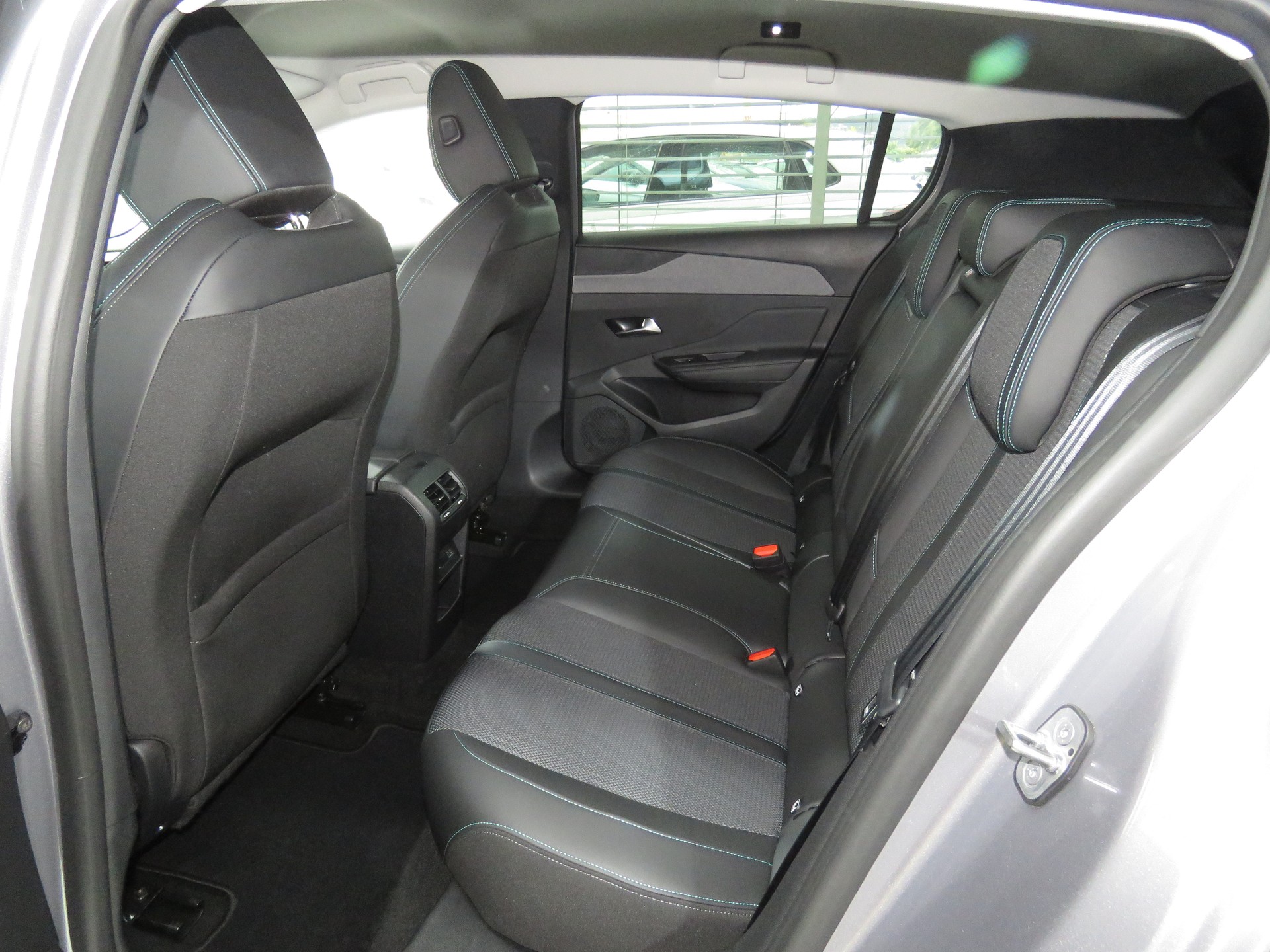 PEUGEOT 308 1.2 Pure Tech Allure Pack EAT8 (Automat)-image-8
