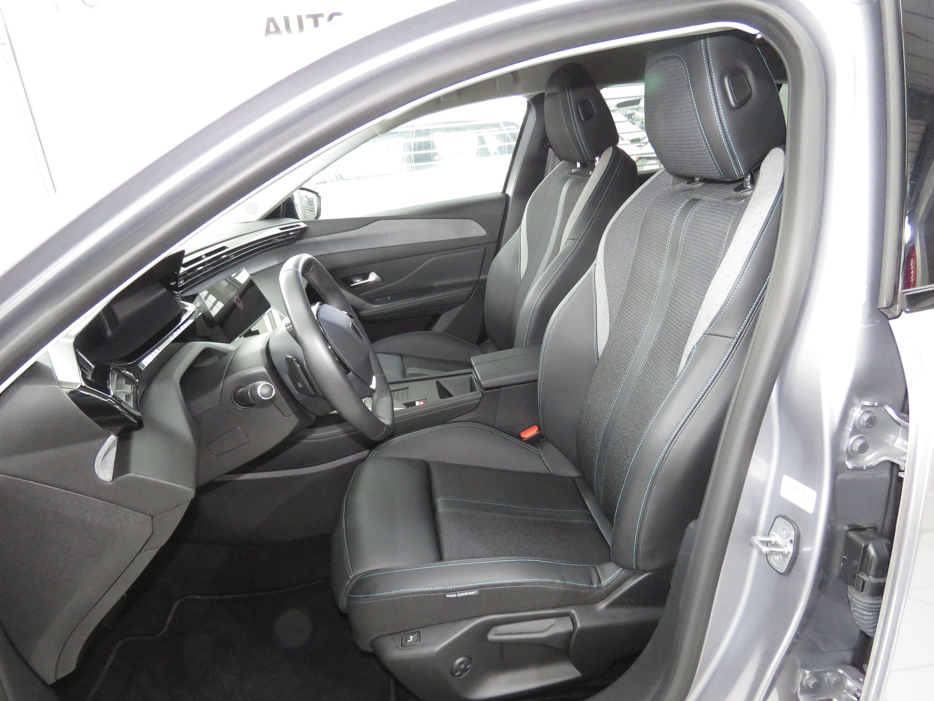 PEUGEOT 308 1.2 Pure Tech Allure Pack EAT8 (Automat)-image-7