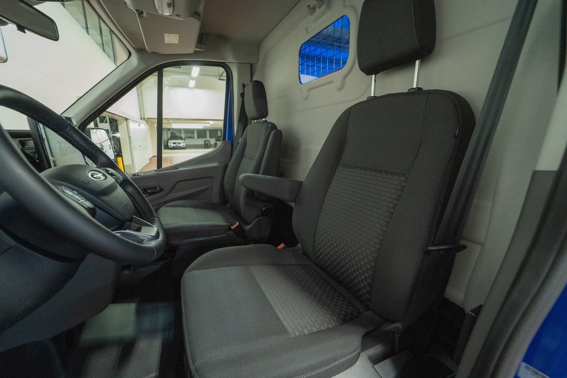 FORD E-Transit Van 390 L2H2 68kWh Trend-image-9