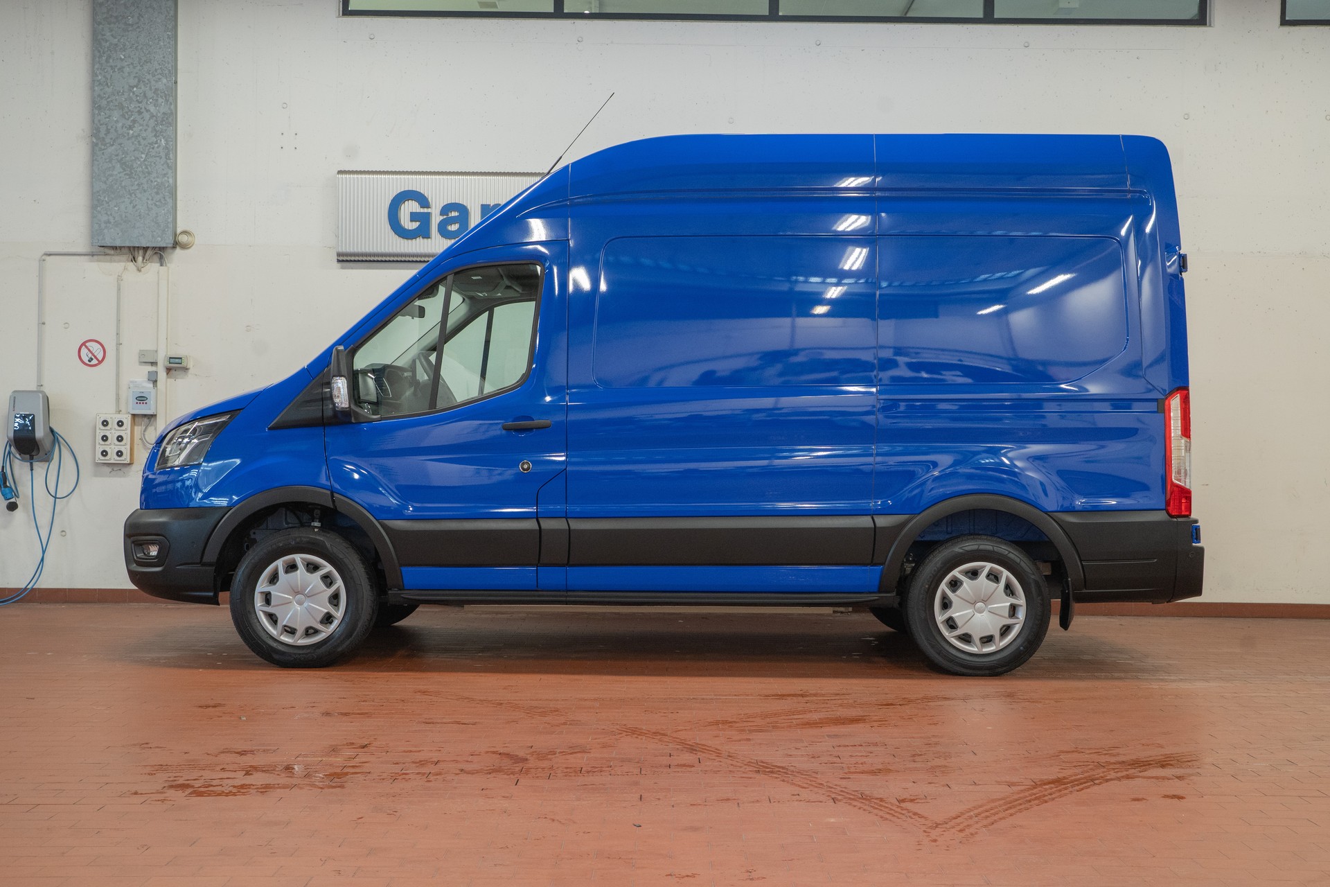 FORD E-Transit Van 390 L2H2 68kWh Trend-image-2