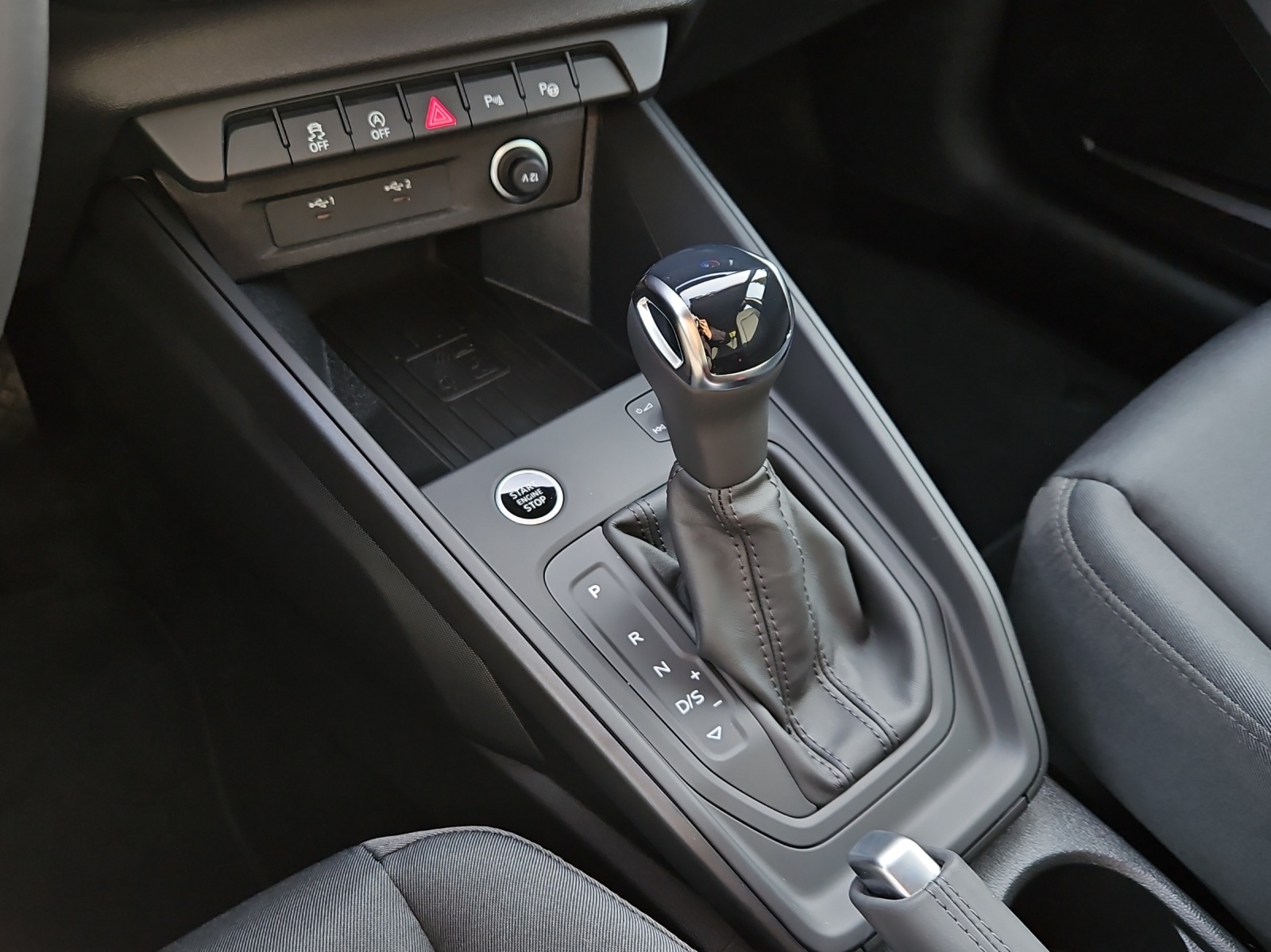 AUDI A1 Sportback 30 TFSI Attraction S-tronic-image-13