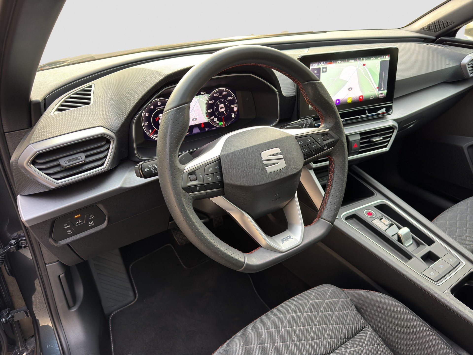 SEAT Leon 1.5 eTSI mHEV DSG FR-image-8