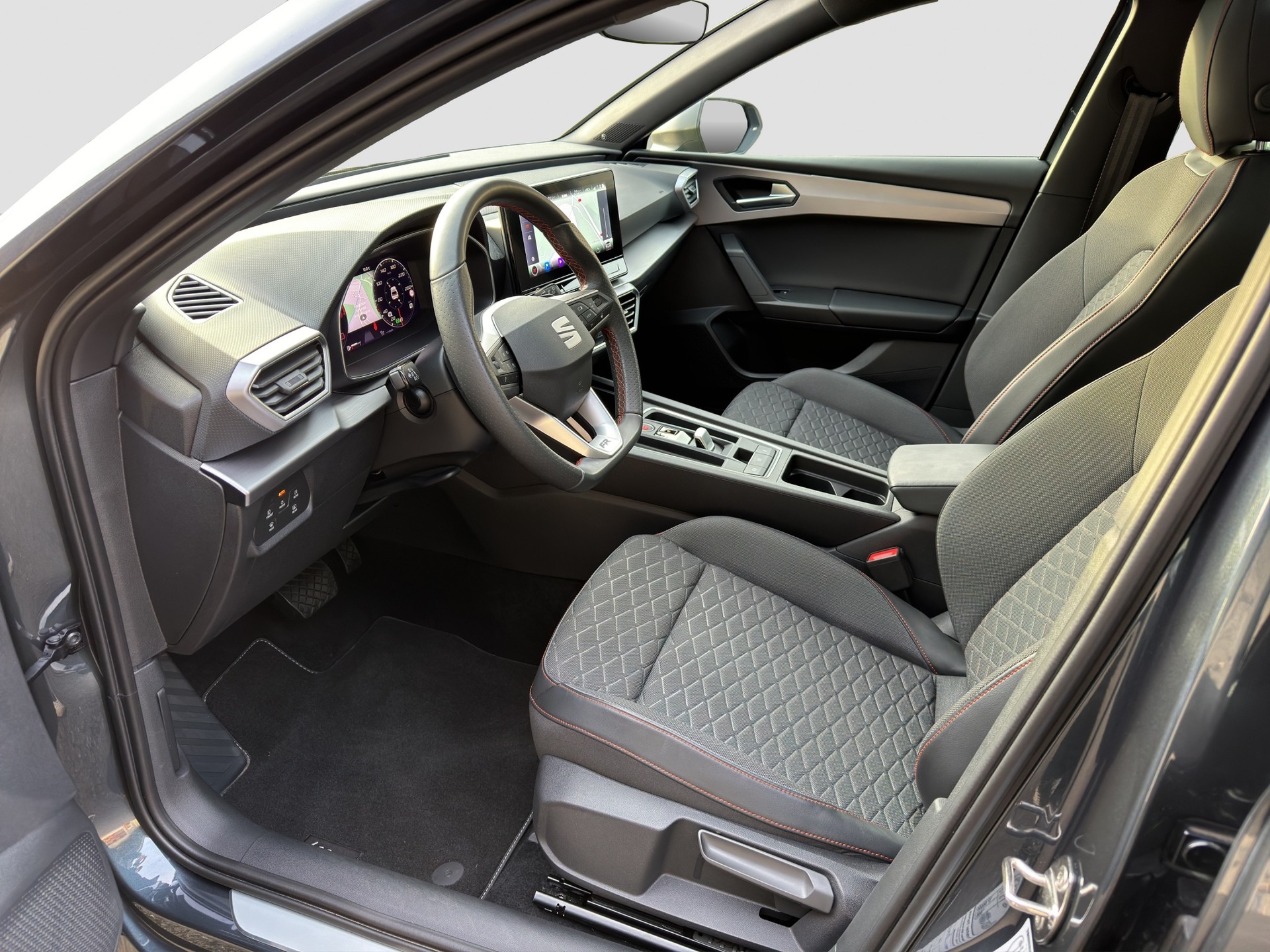 SEAT Leon 1.5 eTSI mHEV DSG FR-image-9