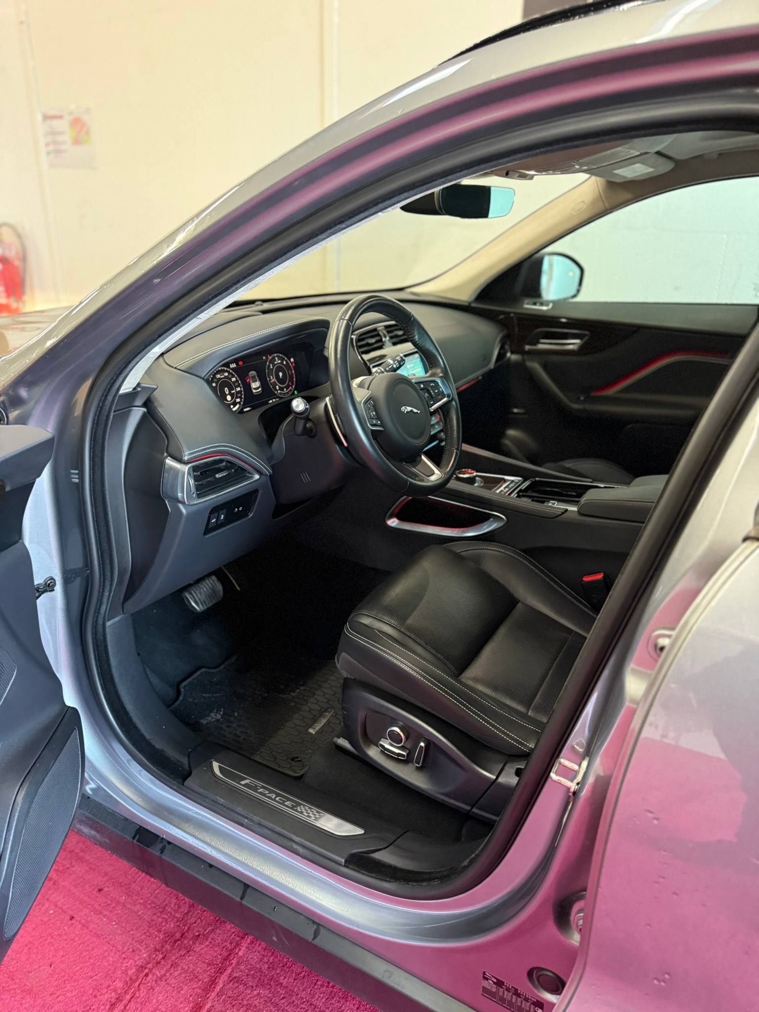 JAGUAR 2.0 D 240 CF Swiss Edition AWD-image-11