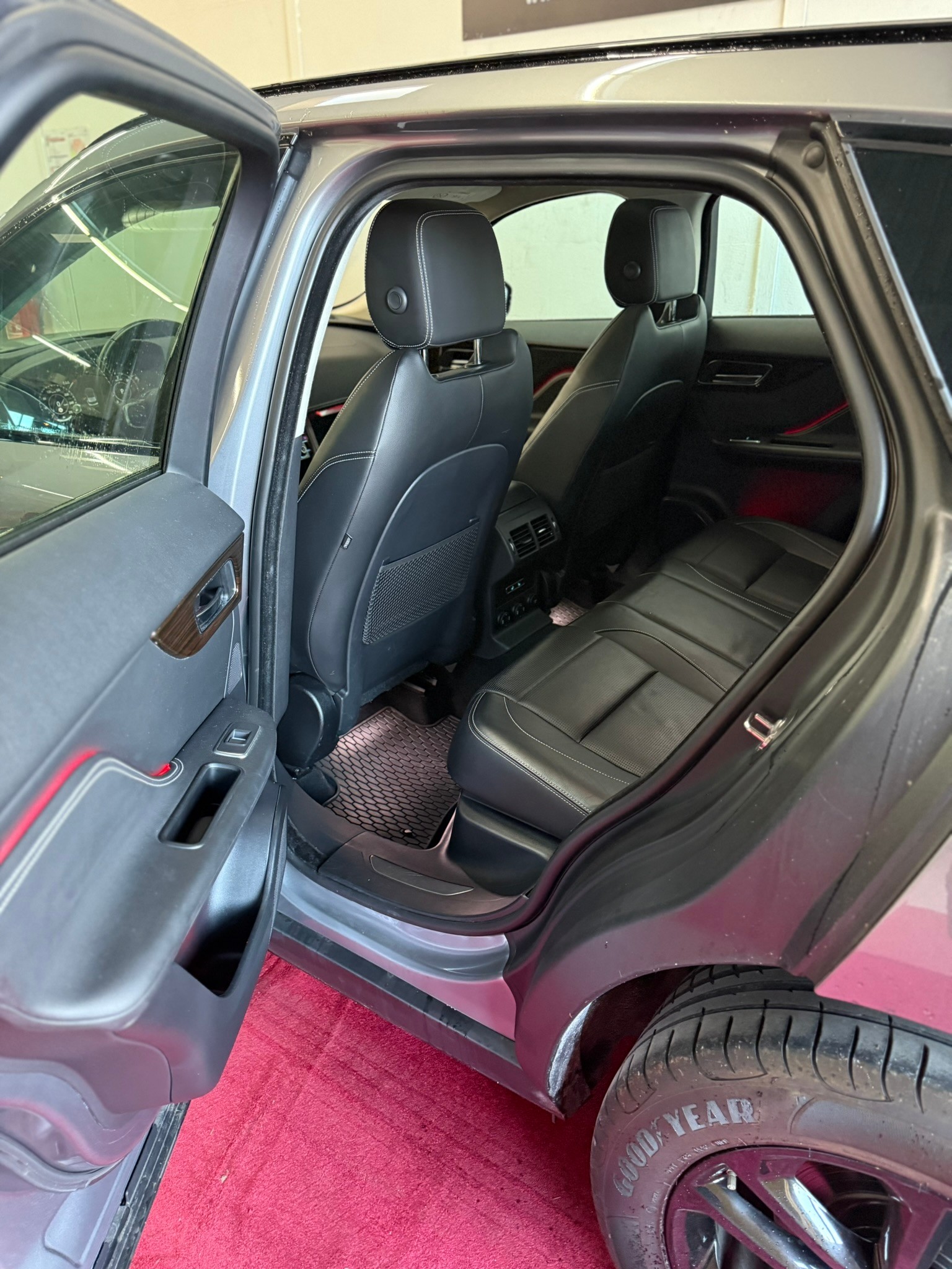 JAGUAR 2.0 D 240 CF Swiss Edition AWD-image-13