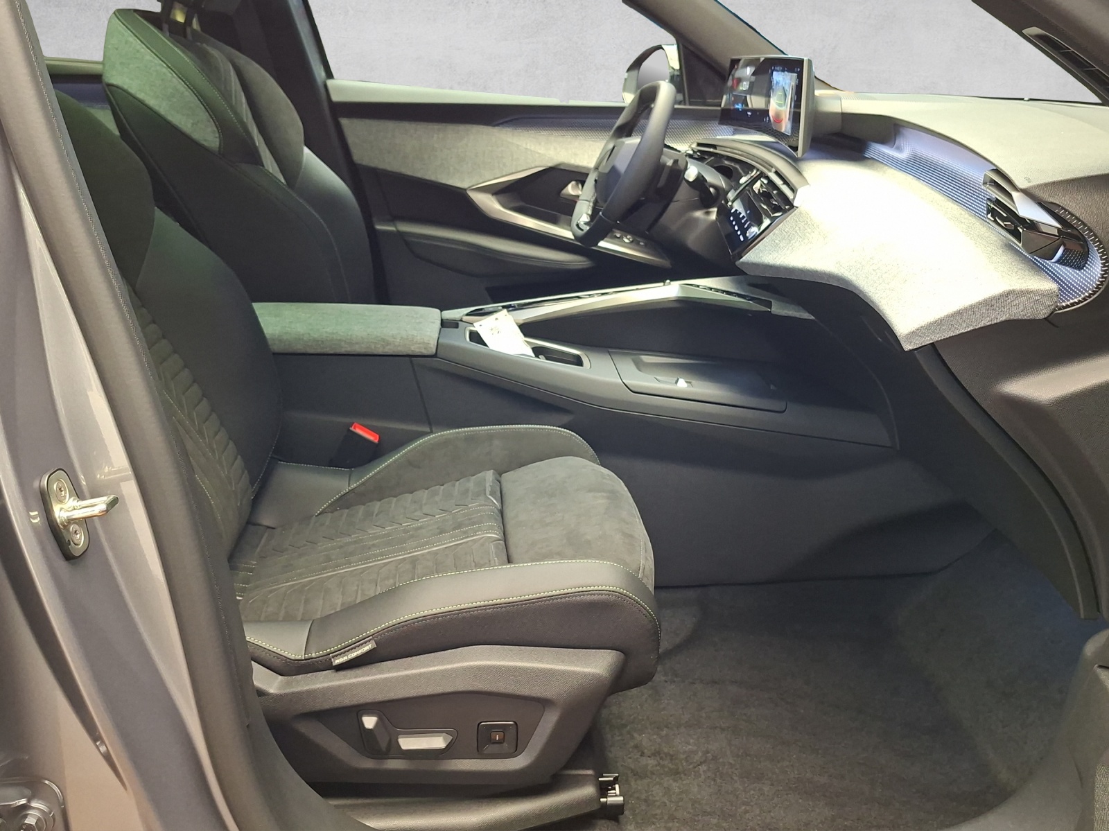 PEUGEOT 5008 e-Launch Edition AWD 73kWh-image-13