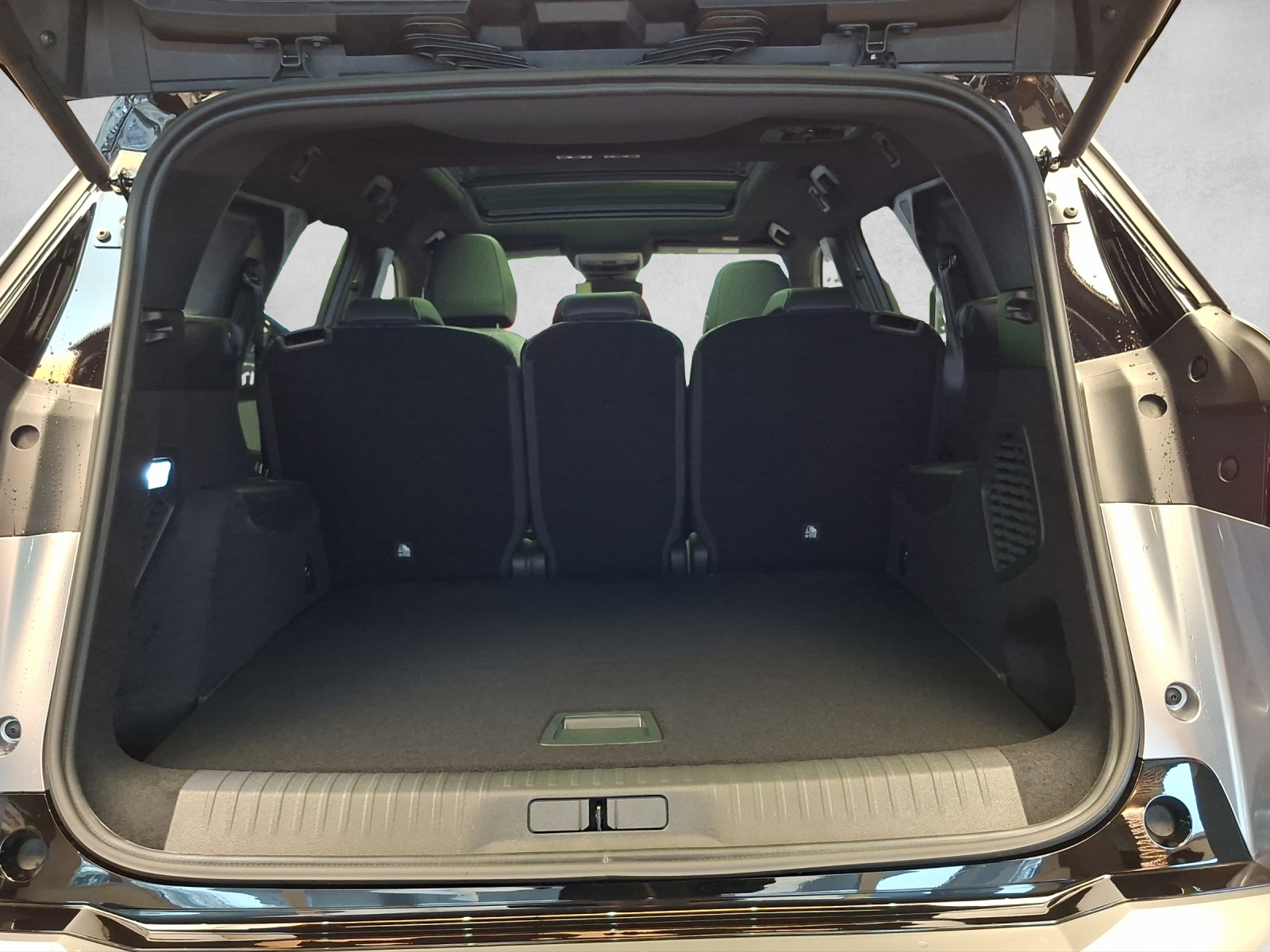 PEUGEOT 5008 e-Launch Edition AWD 73kWh-image-12