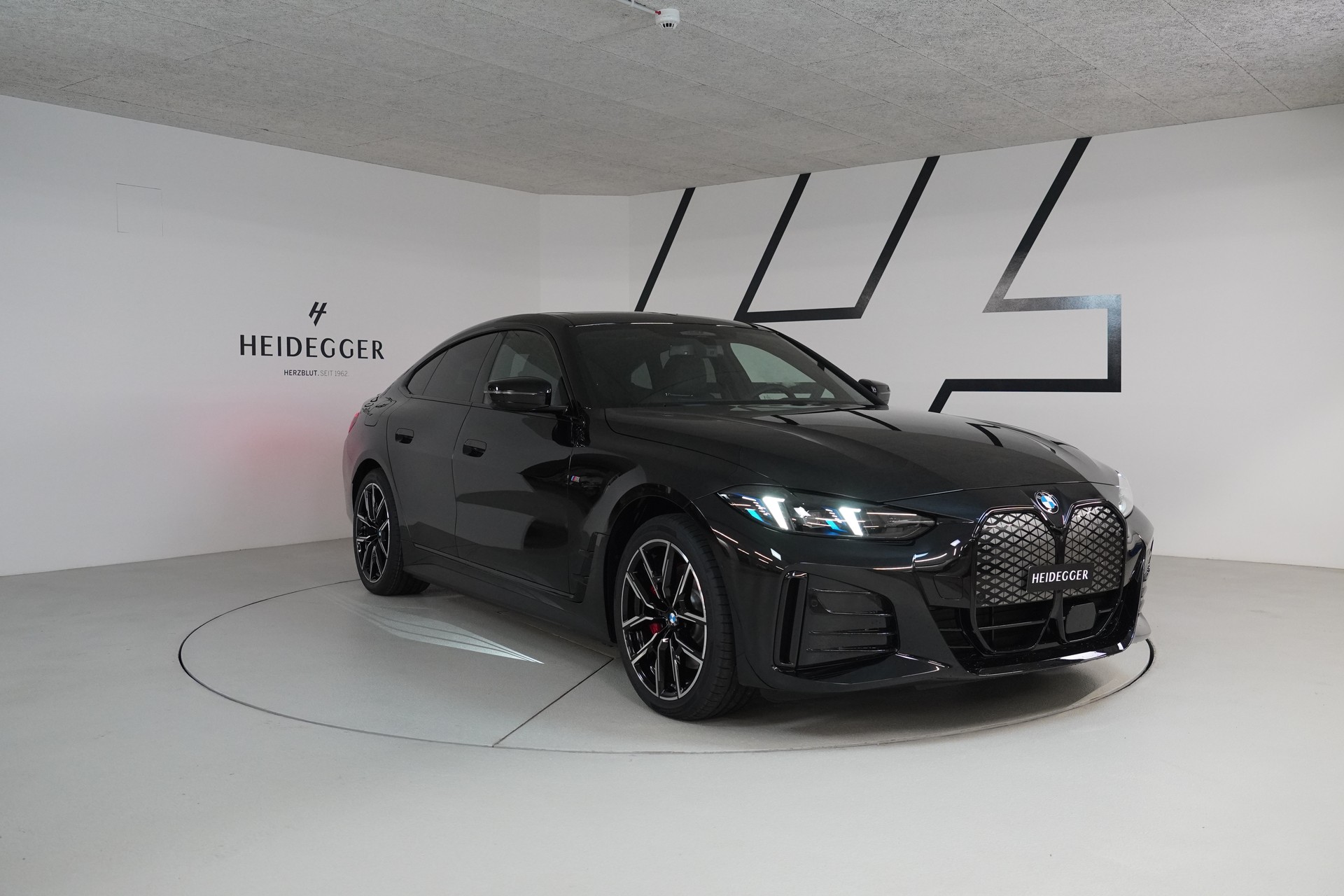 BMW i4 xDrive 40 M Sport Pro-image-2