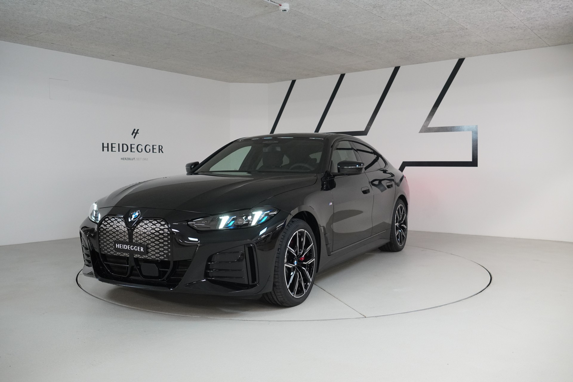 BMW i4 xDrive 40 M Sport Pro-image-0