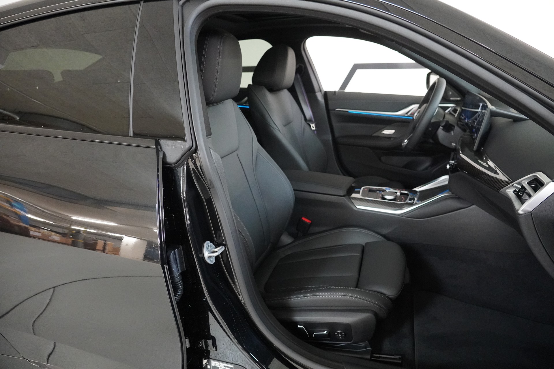 BMW i4 xDrive 40 M Sport Pro-image-14
