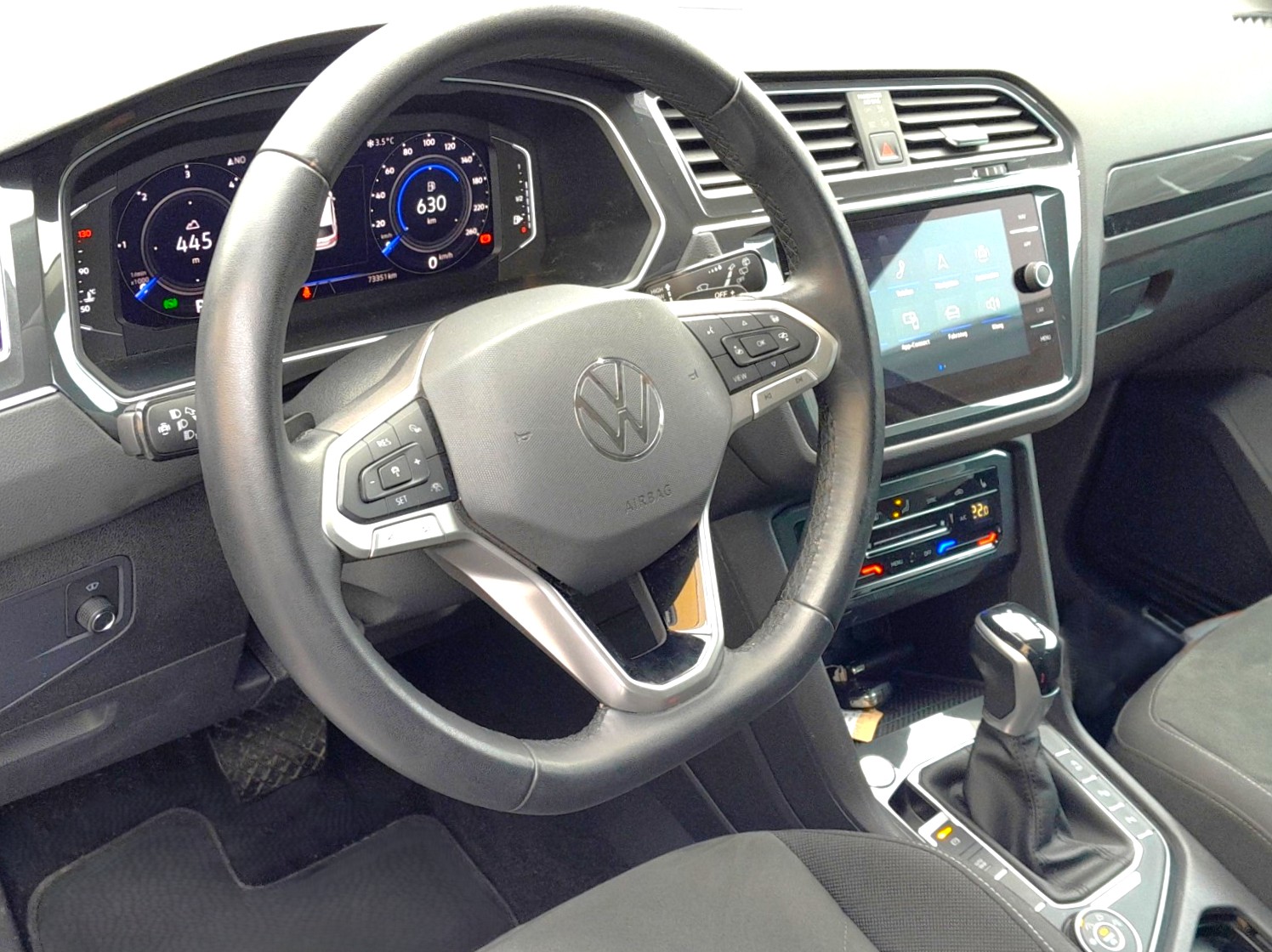 VW Tiguan 2.0 TDI SCR Elegance 4Motion DSG-image-8