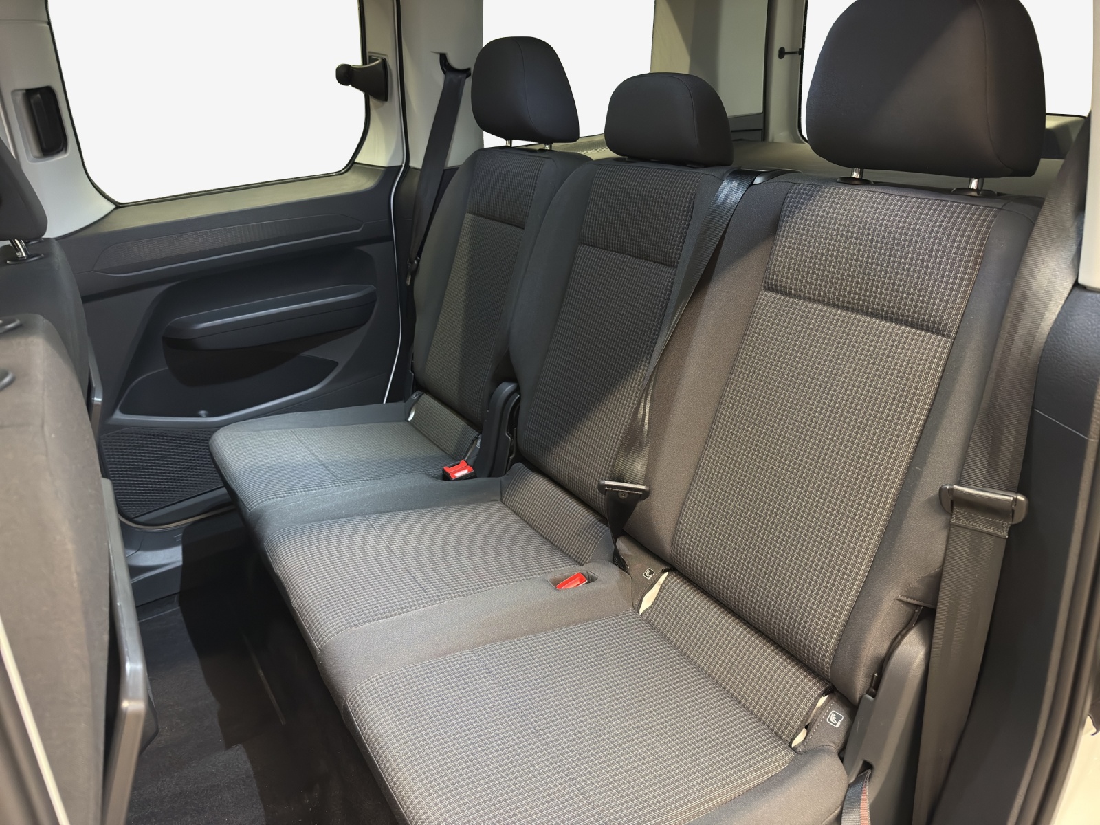 VW Caddy 2.0 TDI Liberty DSG-image-11