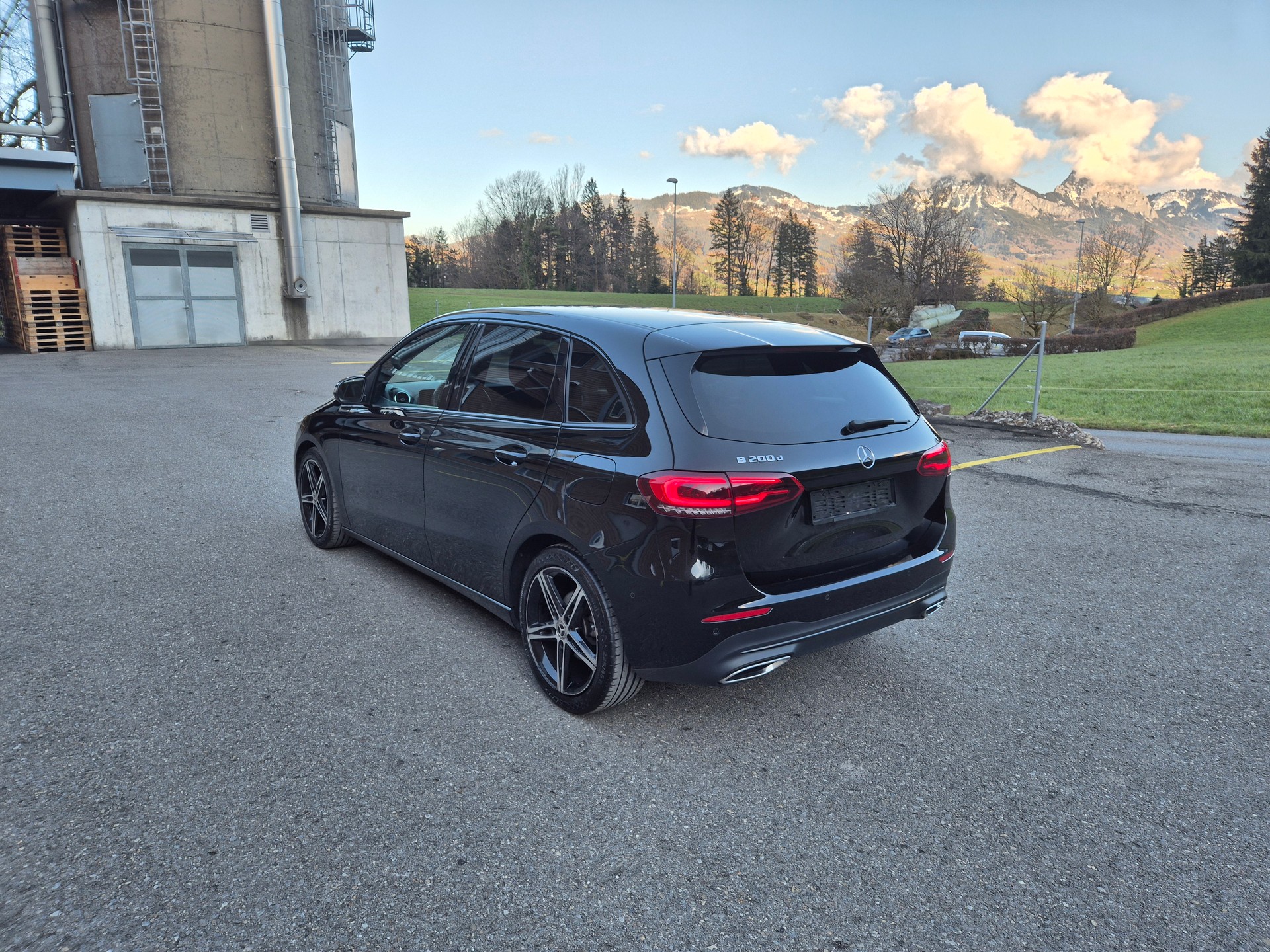 MERCEDES-BENZ B 200 d Night Star 8G-DCT-image-2