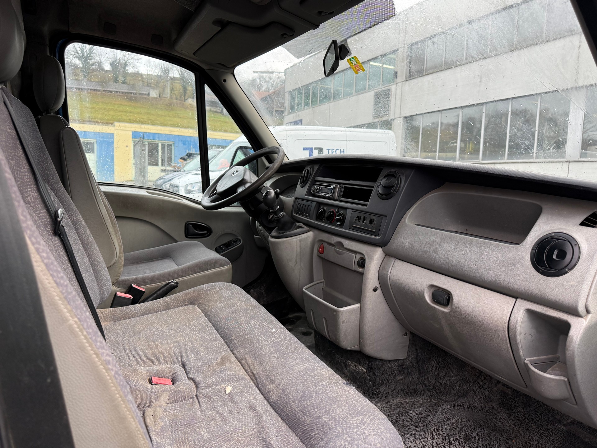 NISSAN Interstar 35 2.5dCi 150 Comfort-image-12