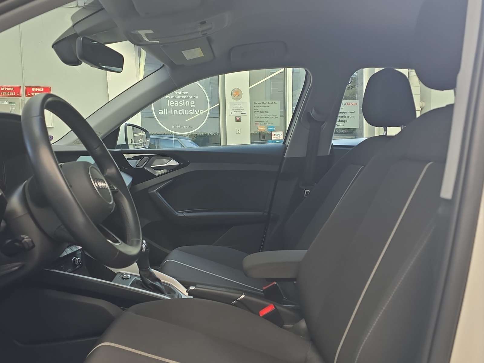 AUDI A1 Sportback 30 TFSI Attraction S-tronic-image-4