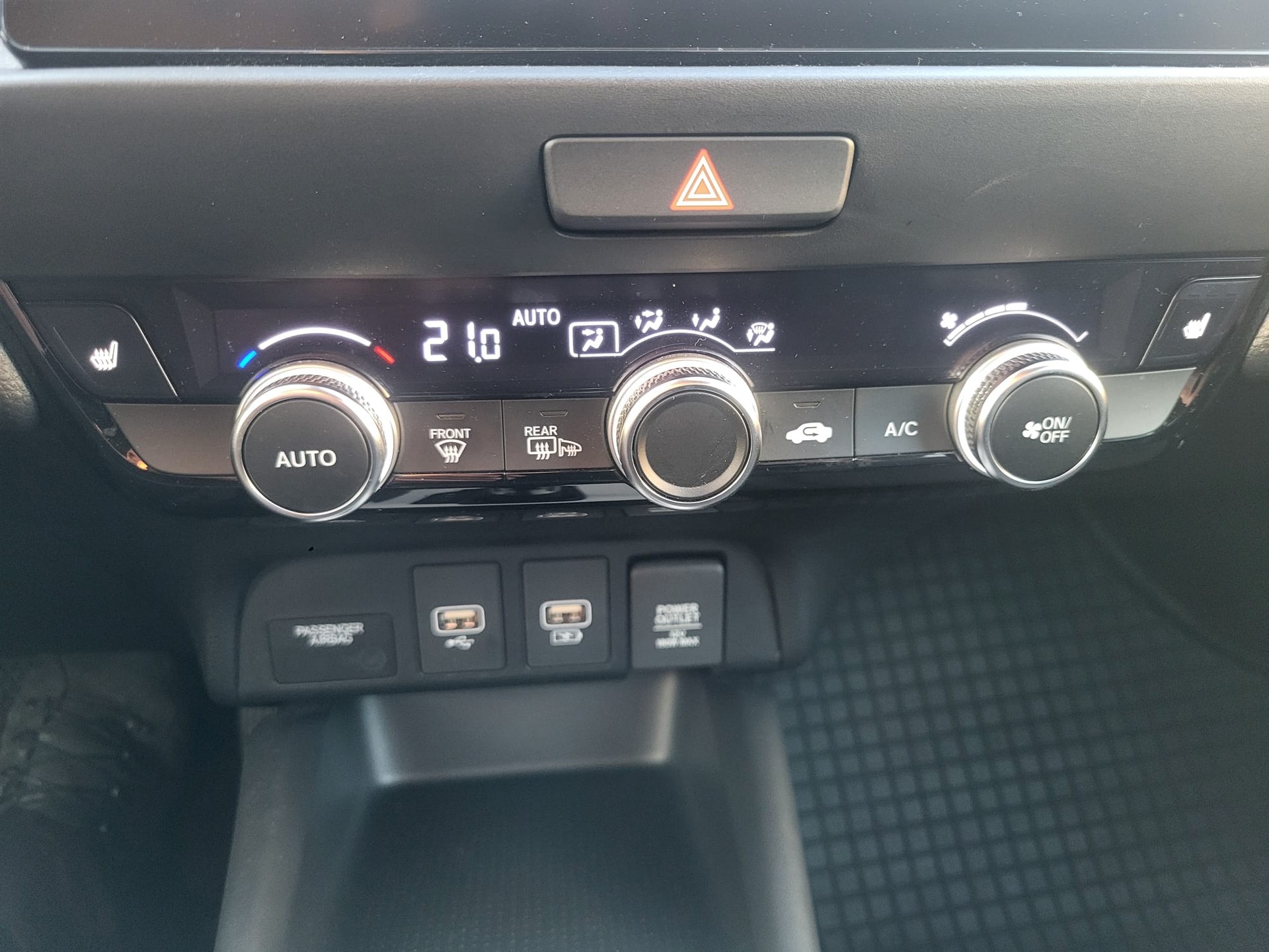 HONDA Jazz 1.5i-MMD Executive E-CVT-image-10