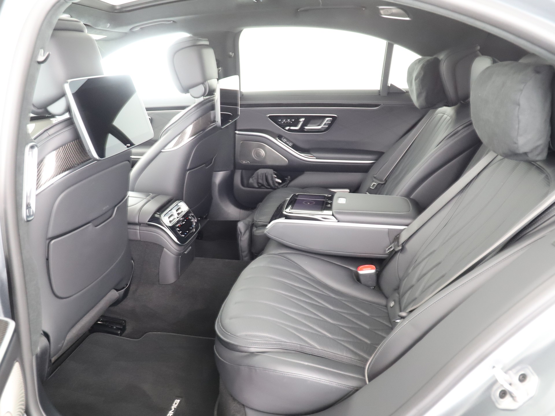 MERCEDES-BENZ S 63 AMG E Perf. Business-image-13